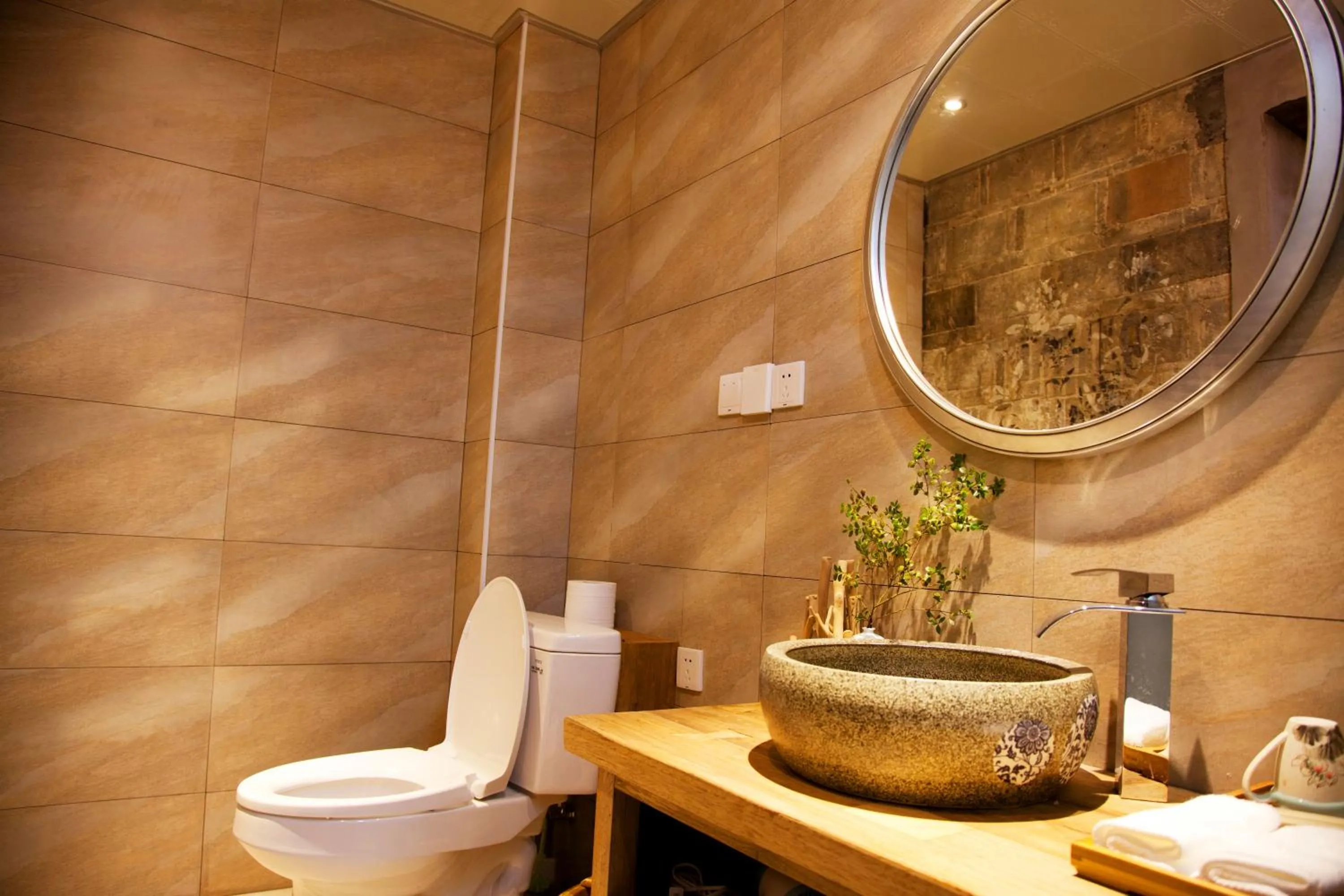 Bathroom in WuYuan QiYe YanXiang Guesthouse