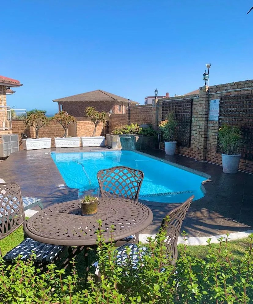 Swimming pool in Nautilus Guesthouse
