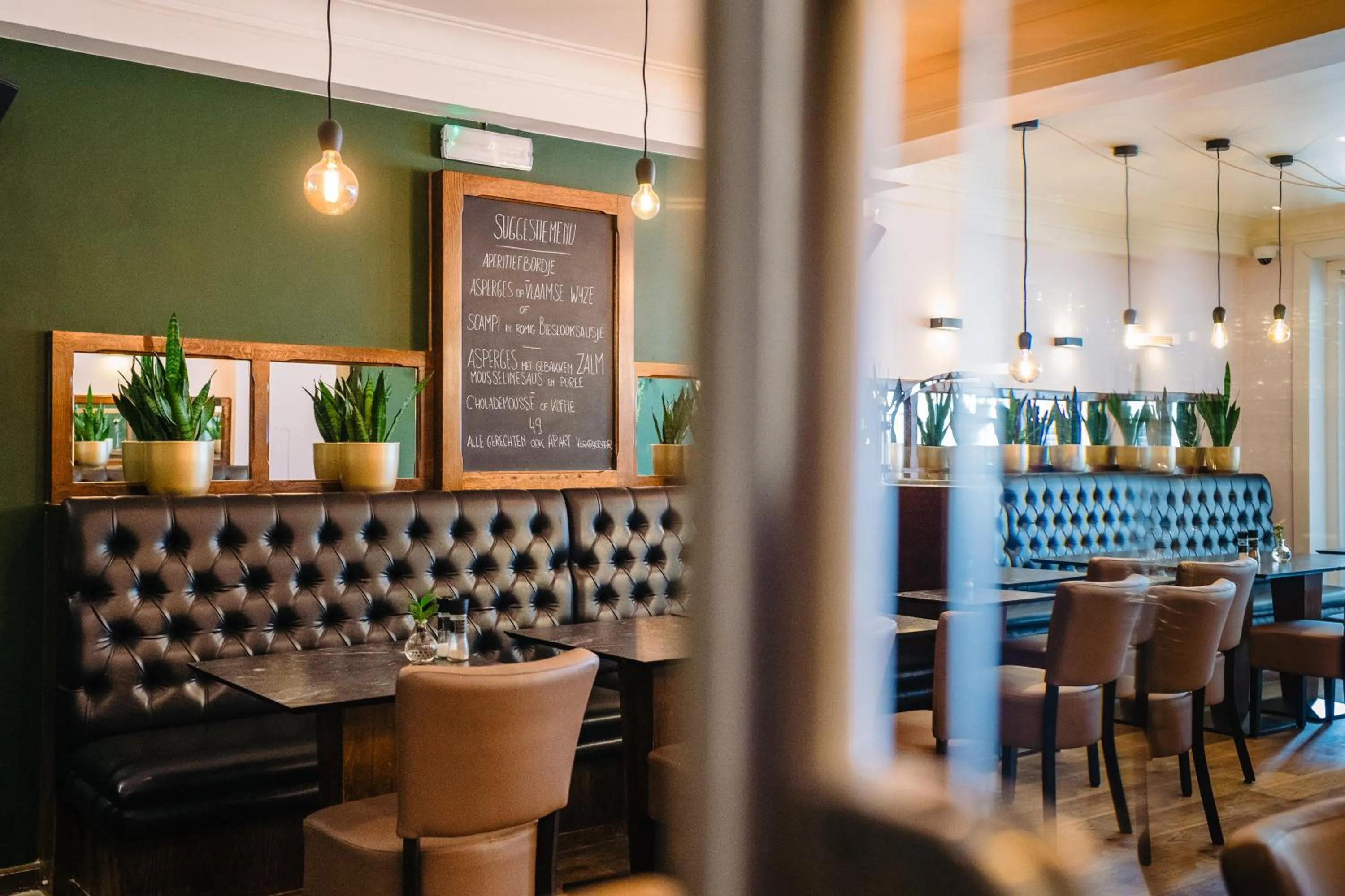 Restaurant/places to eat in Hotel Ambassadeur