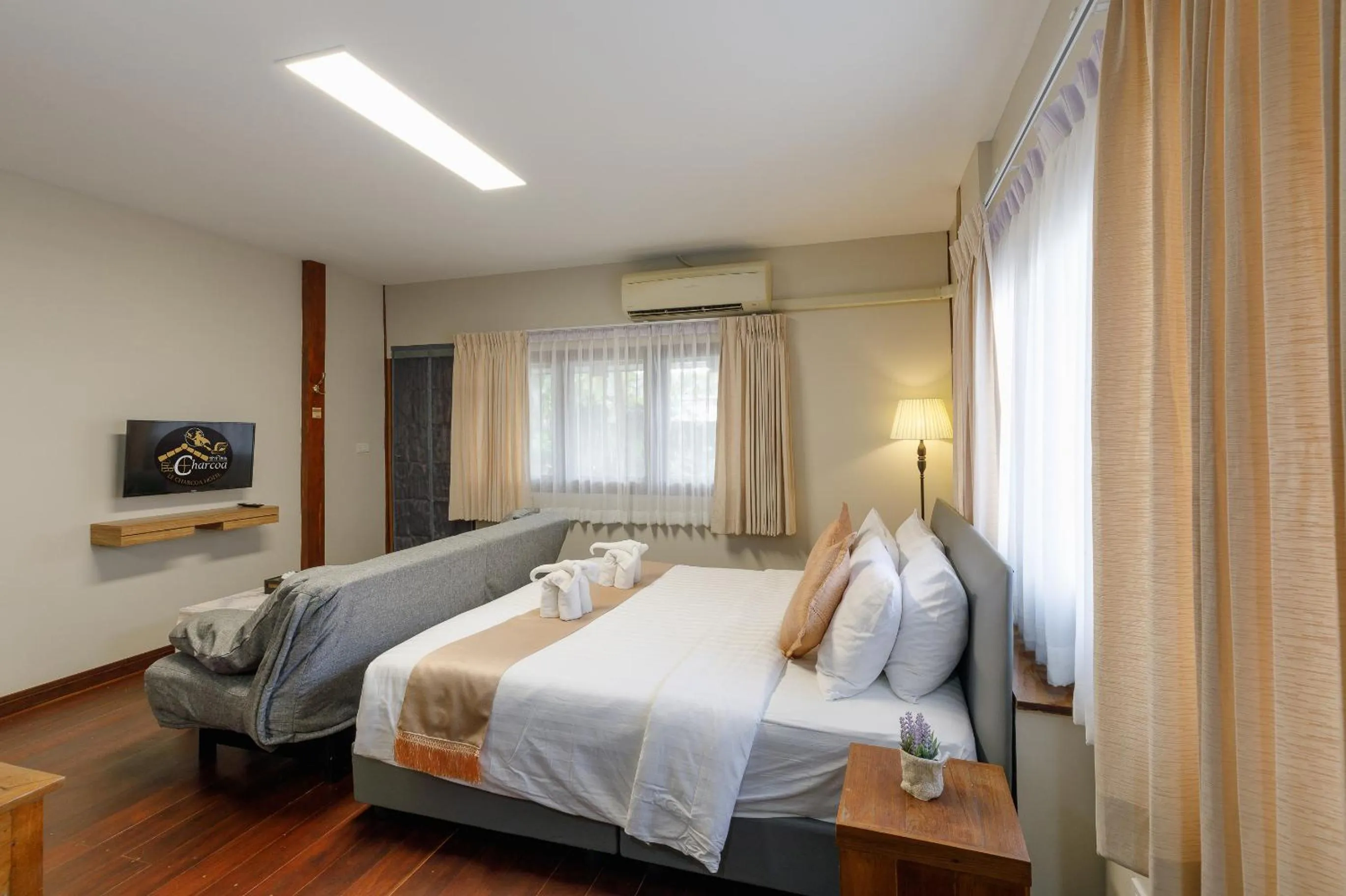 Bedroom, Bed in Le Charcoa Hotel