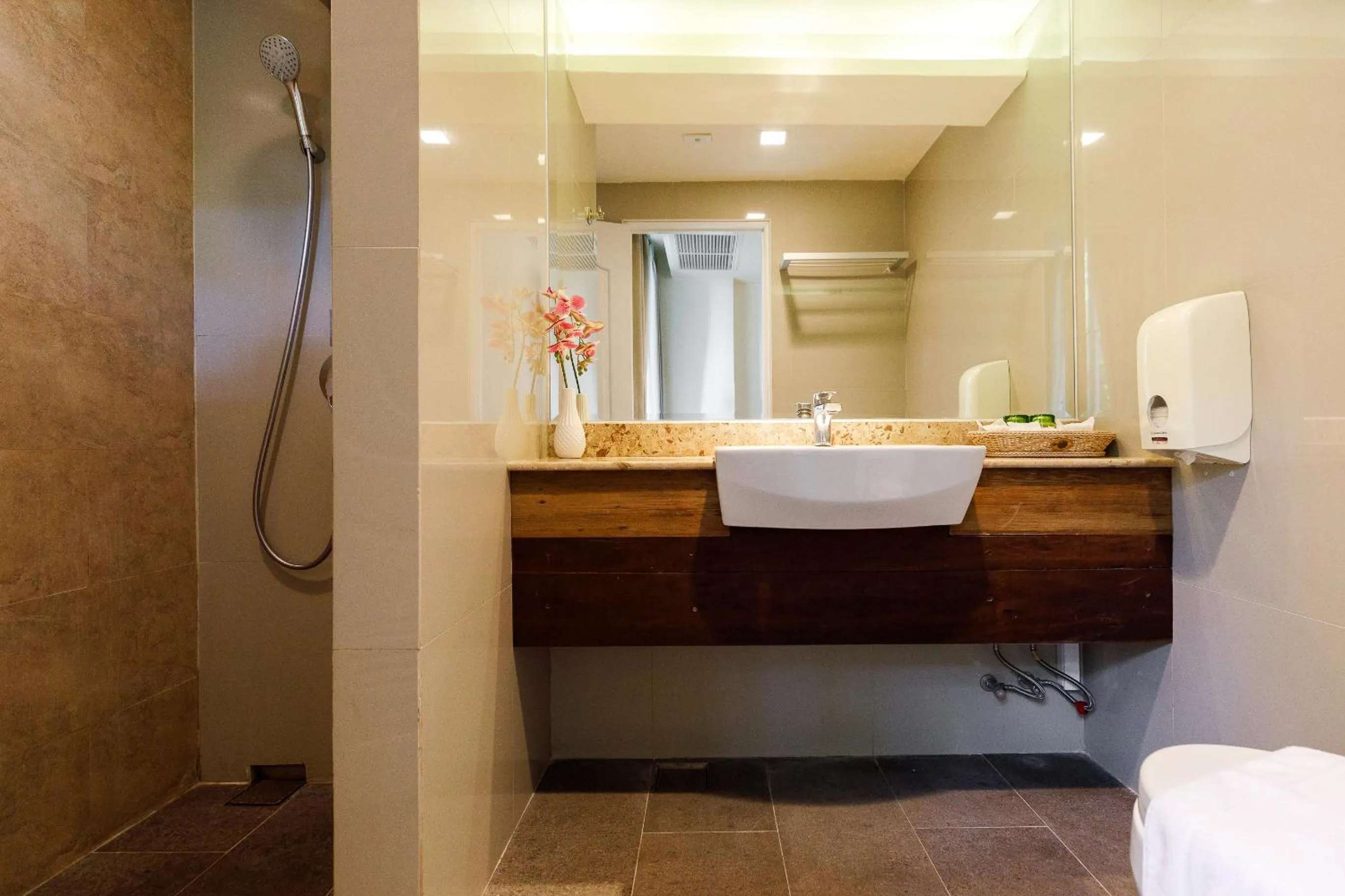 Bathroom in Le Charcoa Hotel