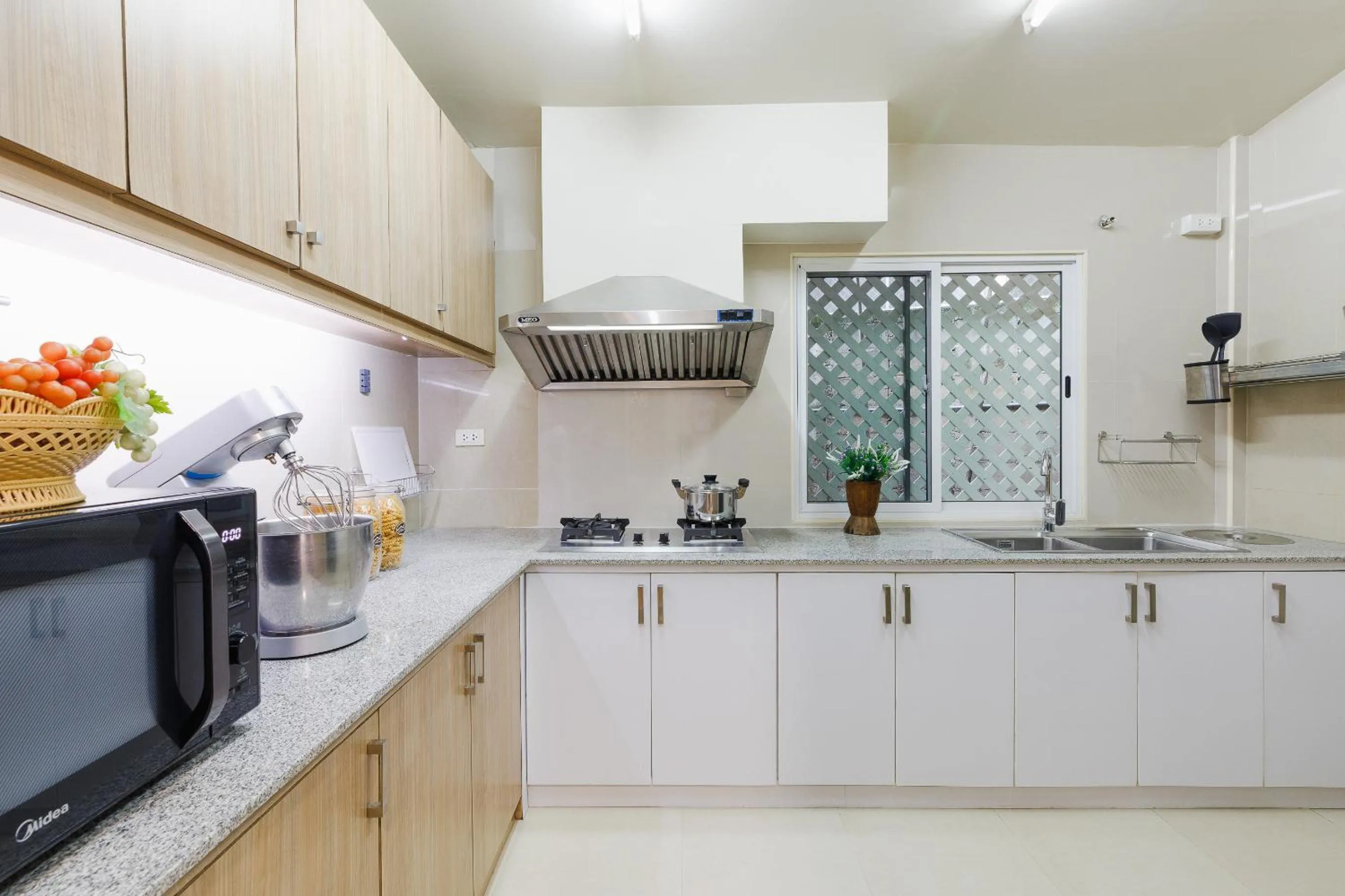 kitchen in Le Charcoa Hotel