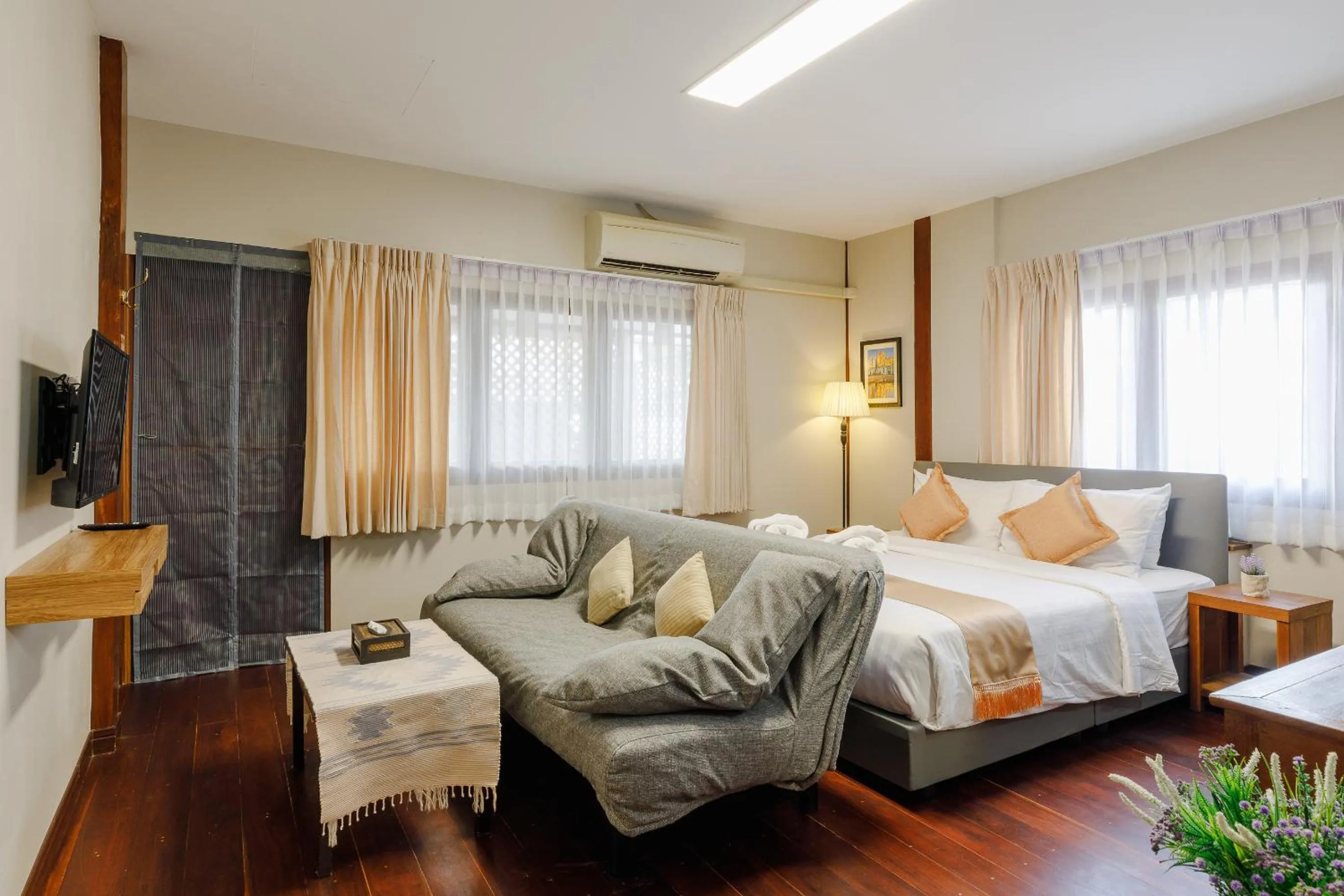 Bedroom, Bed in Le Charcoa Hotel