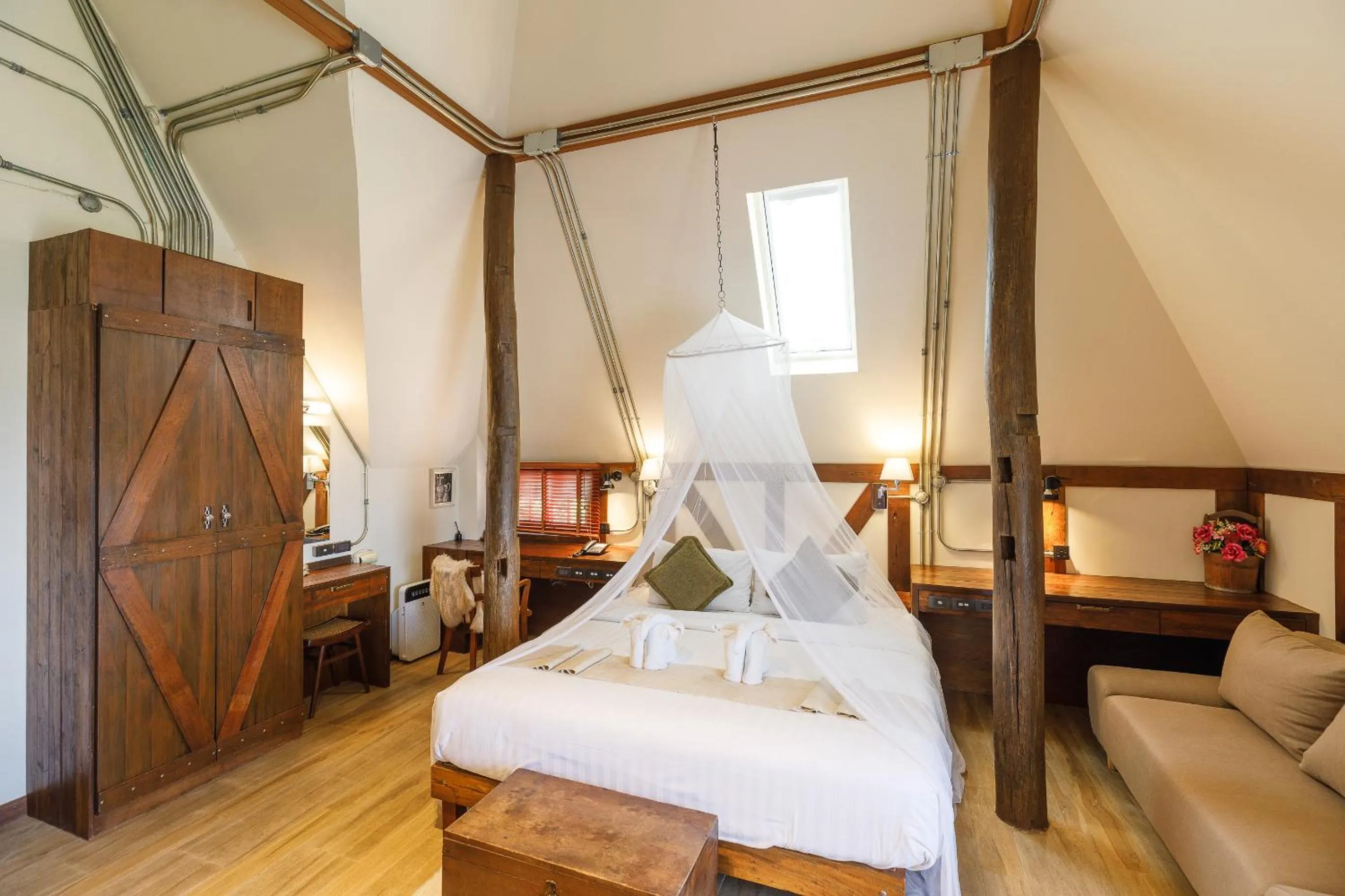 Bedroom, Bed in Le Charcoa Hotel