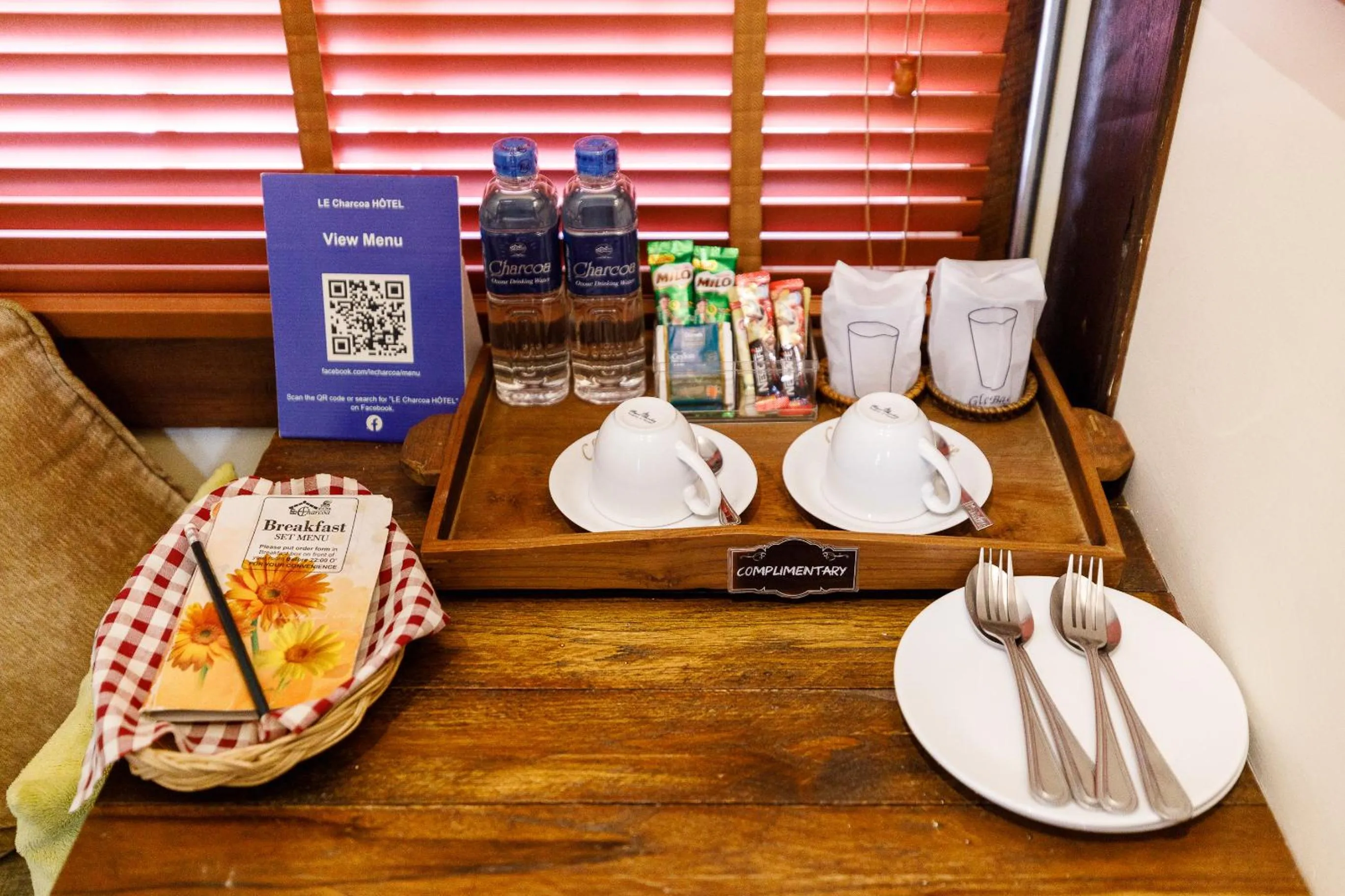 Coffee/tea facilities in Le Charcoa Hotel