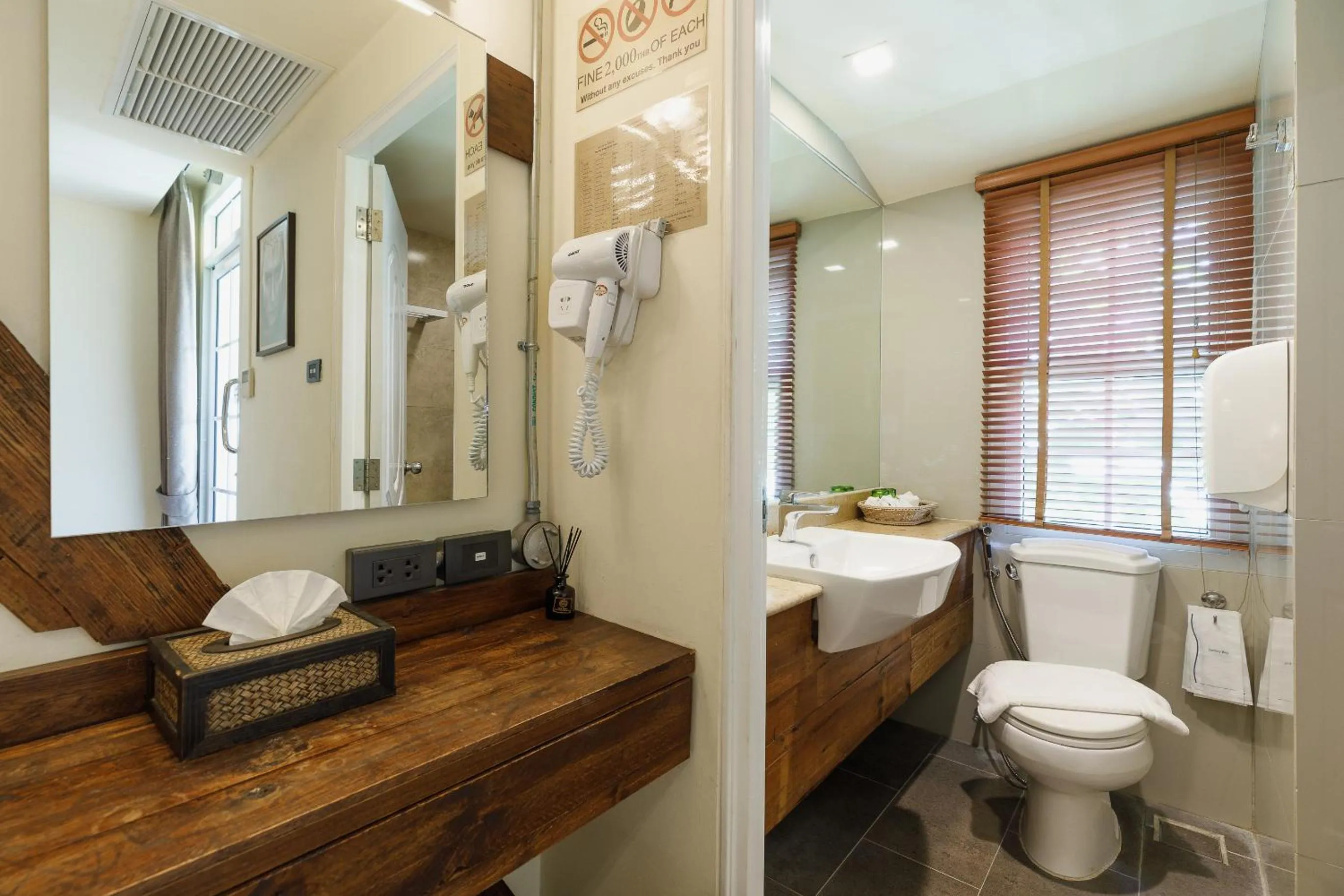 Bathroom in Le Charcoa Hotel