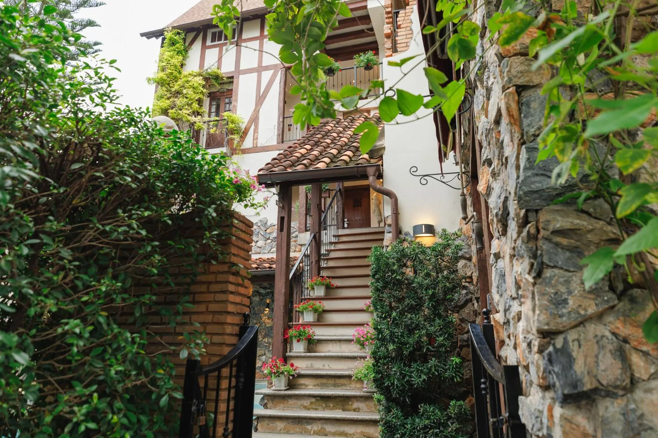 Property building in Le Charcoa Hotel