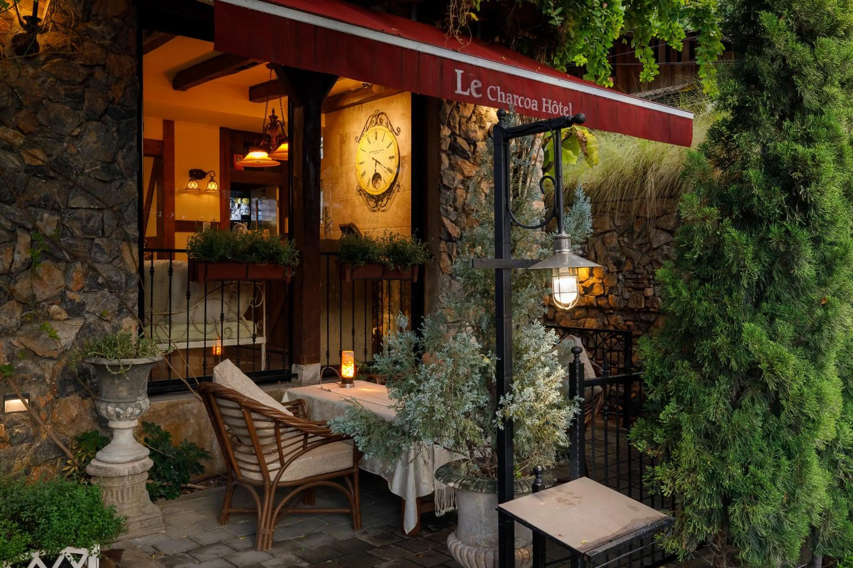 Seating area in Le Charcoa Hotel
