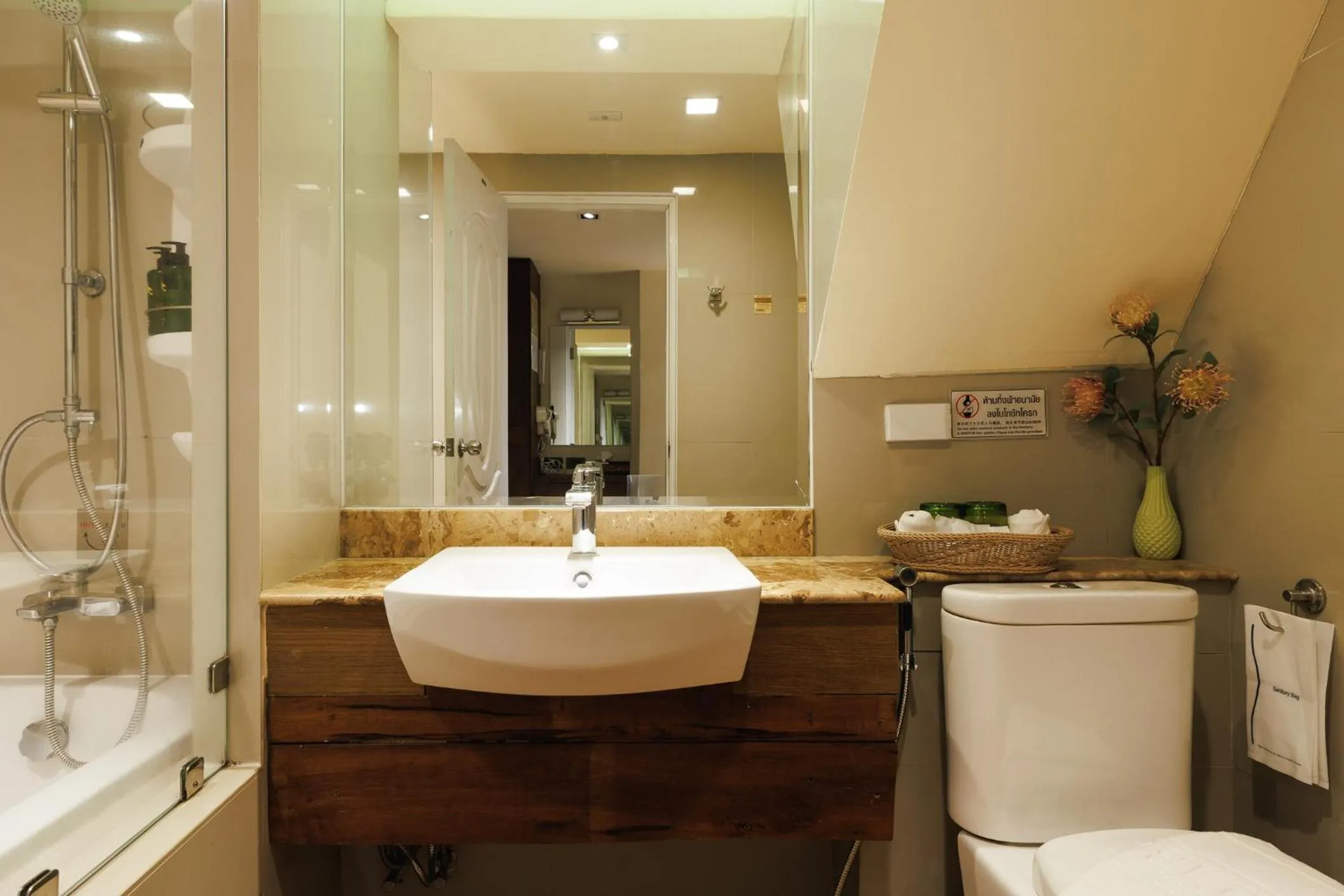 Hot Tub in Le Charcoa Hotel