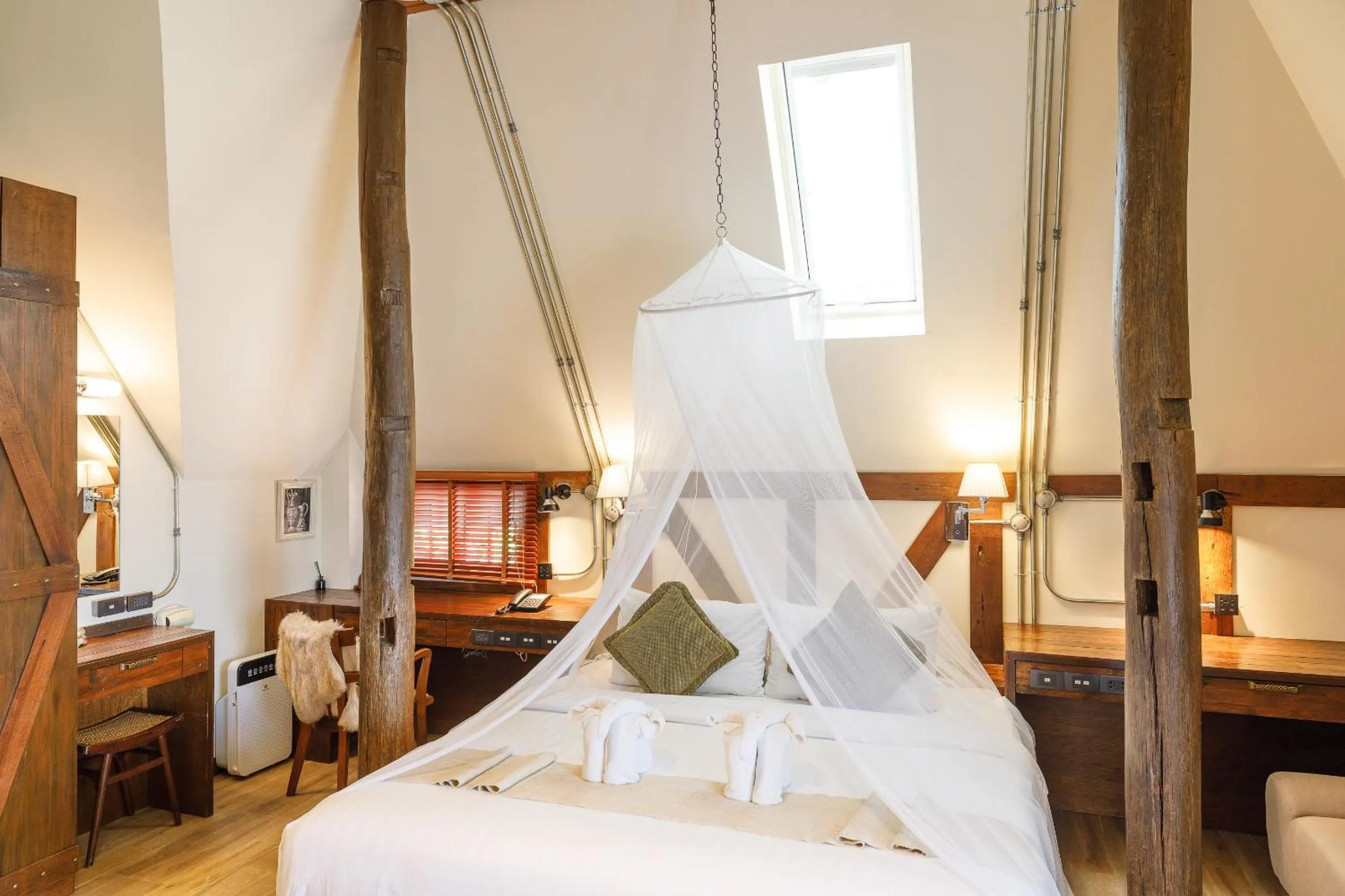 Bedroom, Bed in Le Charcoa Hotel