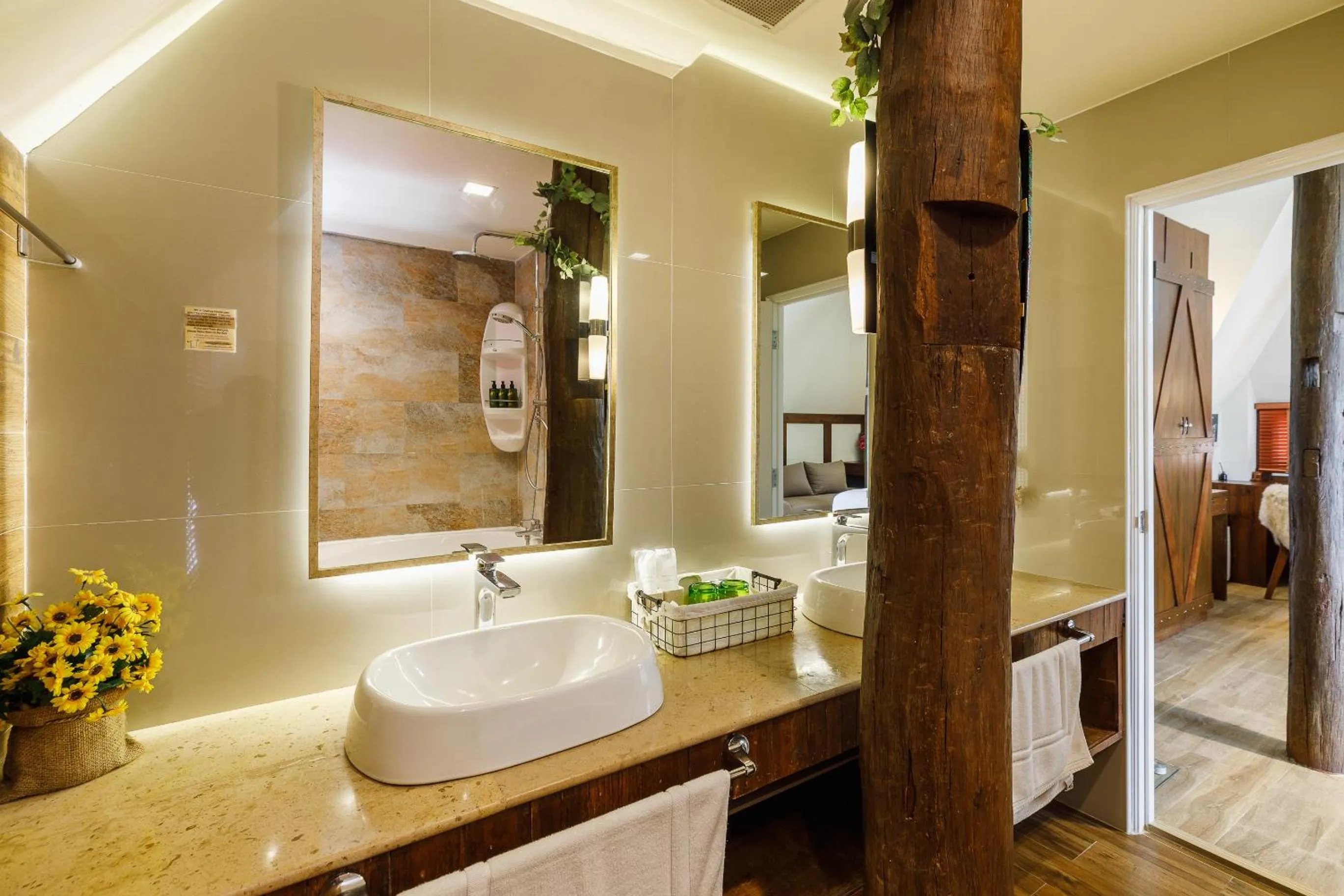 Bathroom in Le Charcoa Hotel