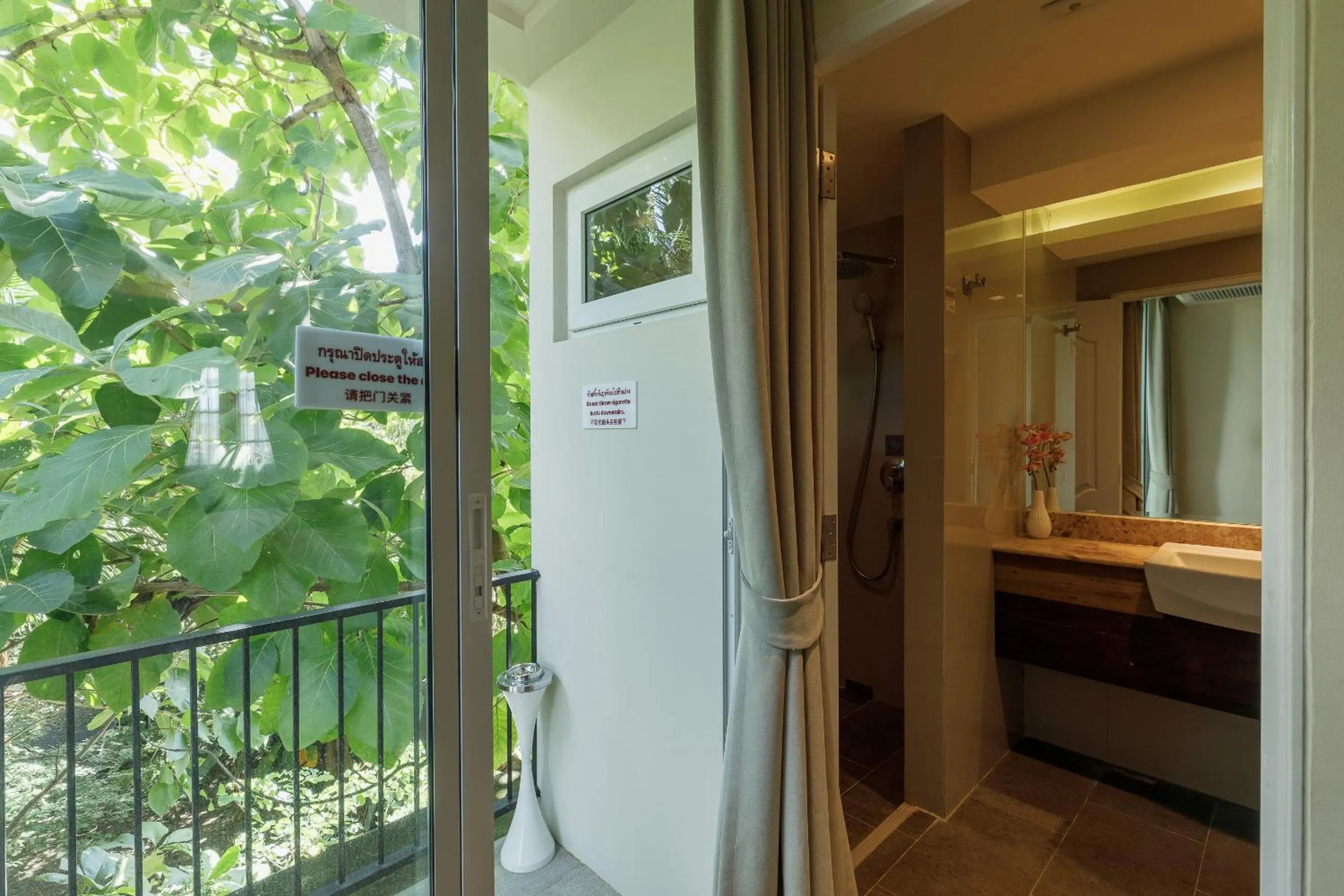 Balcony/Terrace in Le Charcoa Hotel