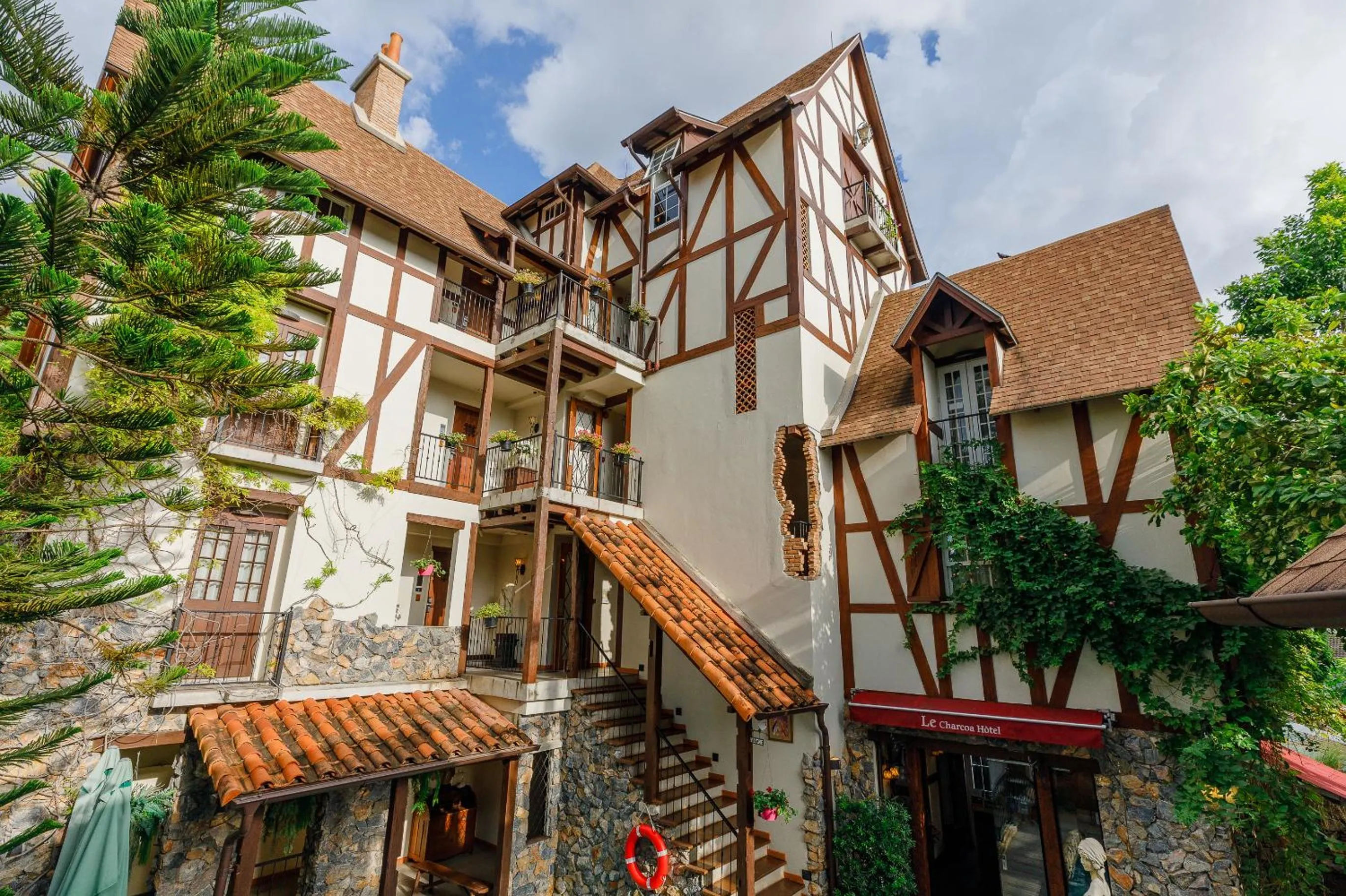 Property building in Le Charcoa Hotel