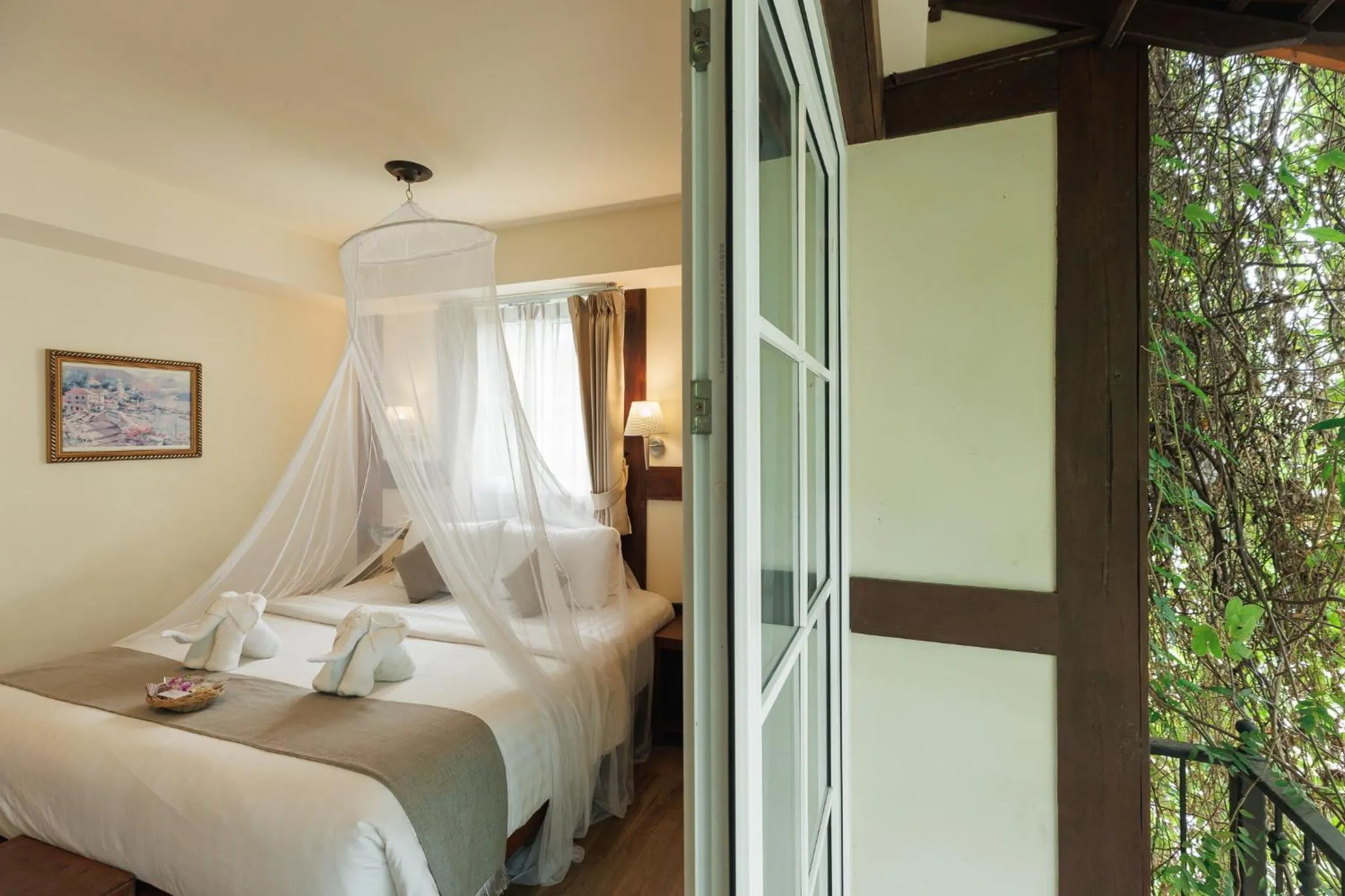 Bedroom, Bed in Le Charcoa Hotel