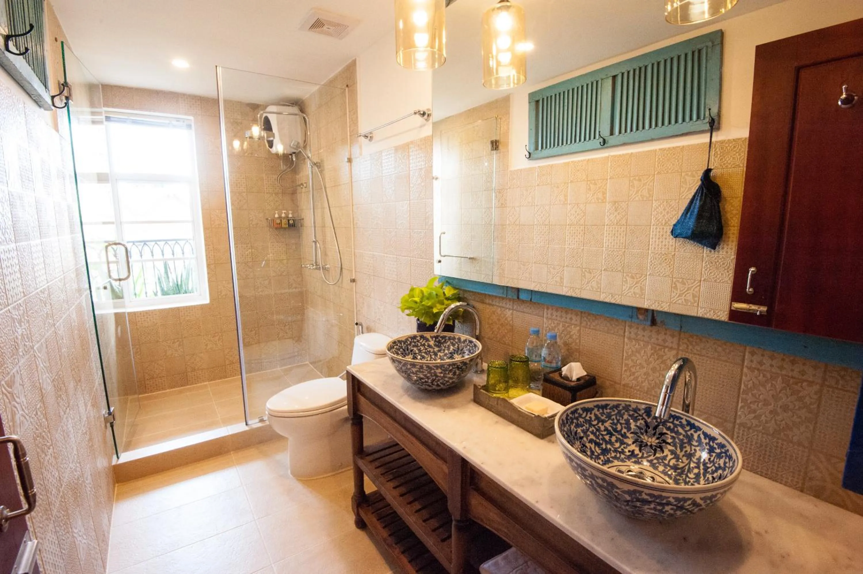 Shower in Khmer Surin Boutique Guesthouse