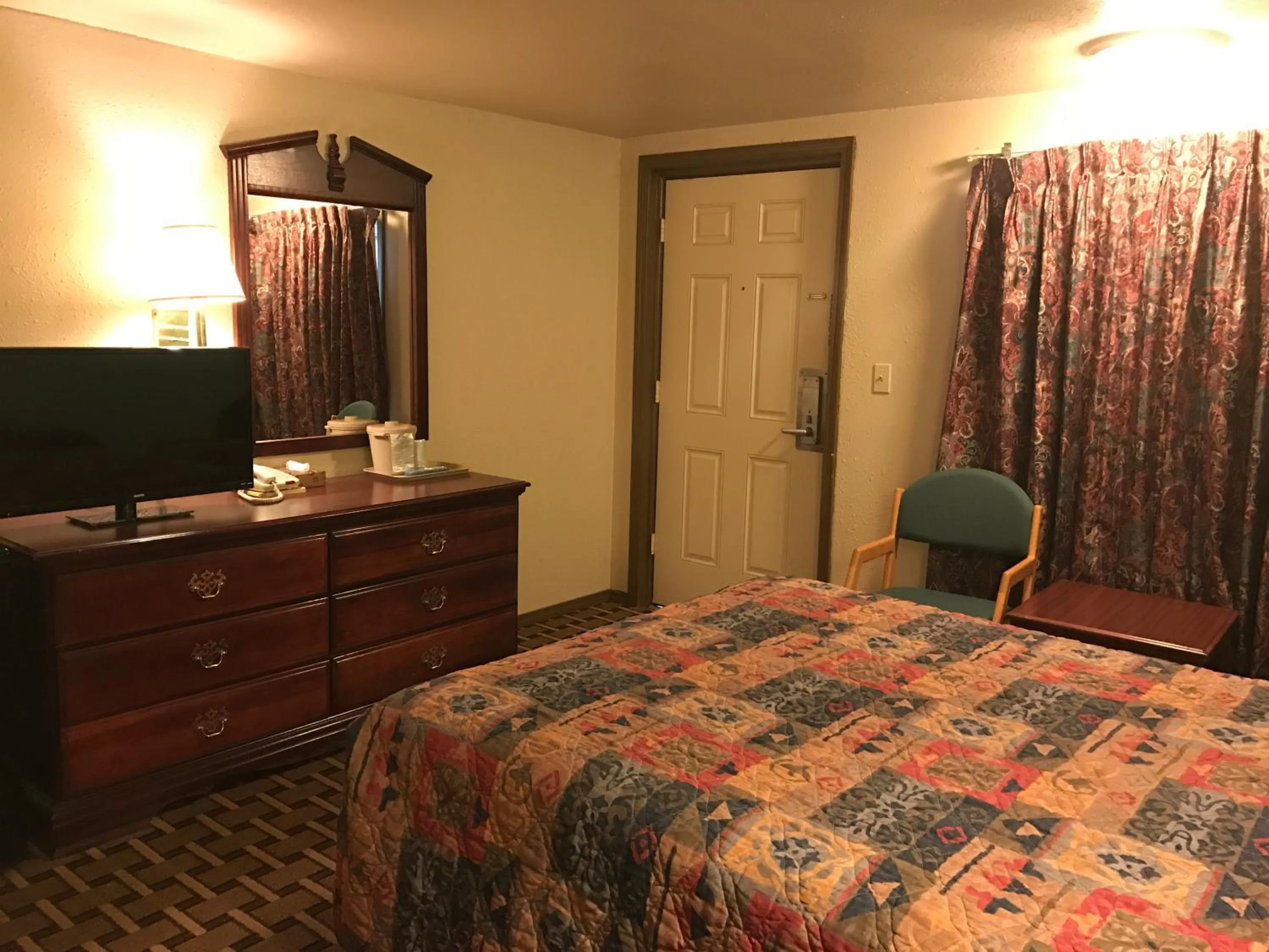 Photo of the whole room, Bed in HWY Express Inn & Suites