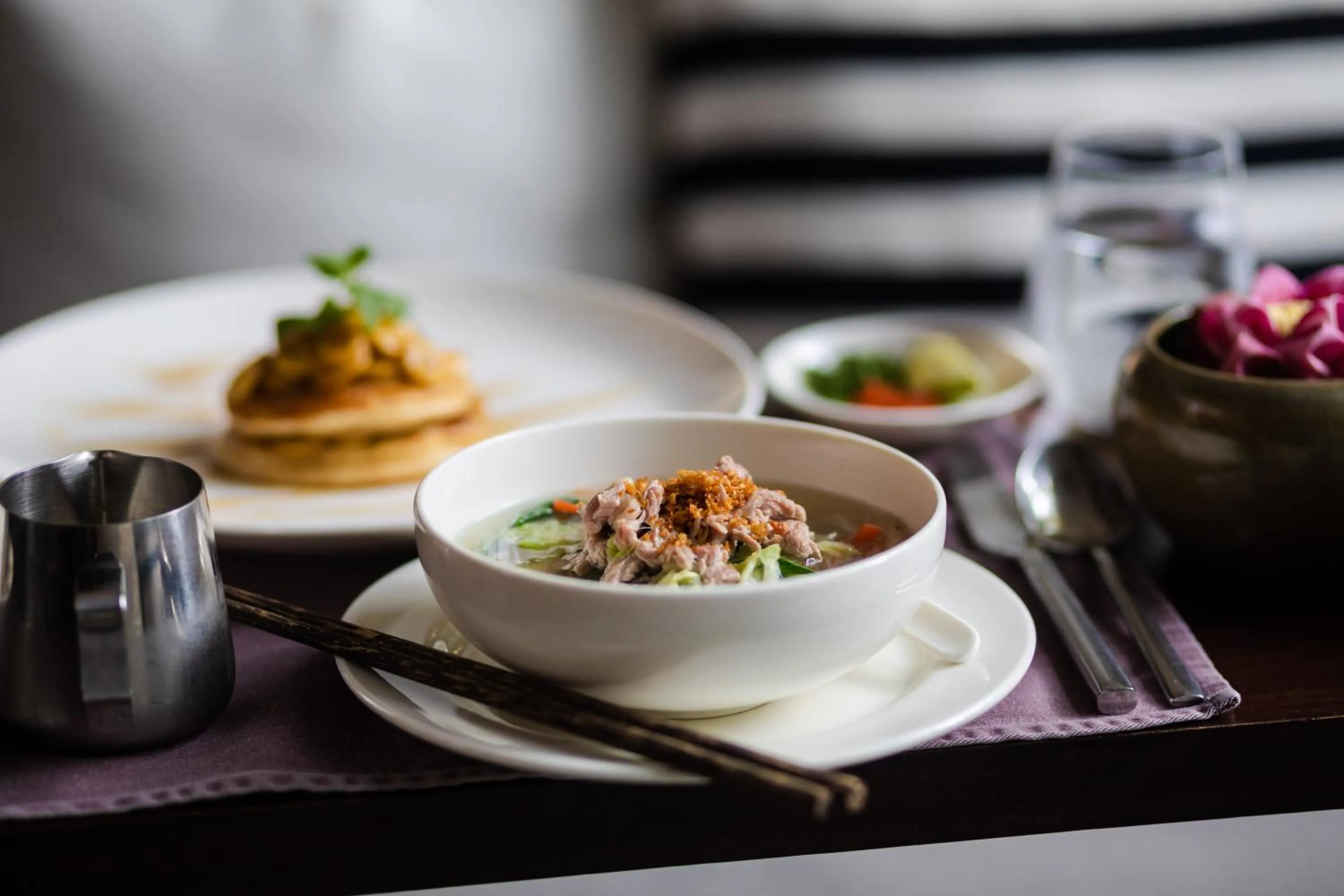 Food and drinks in Jaya House River Park Hotel