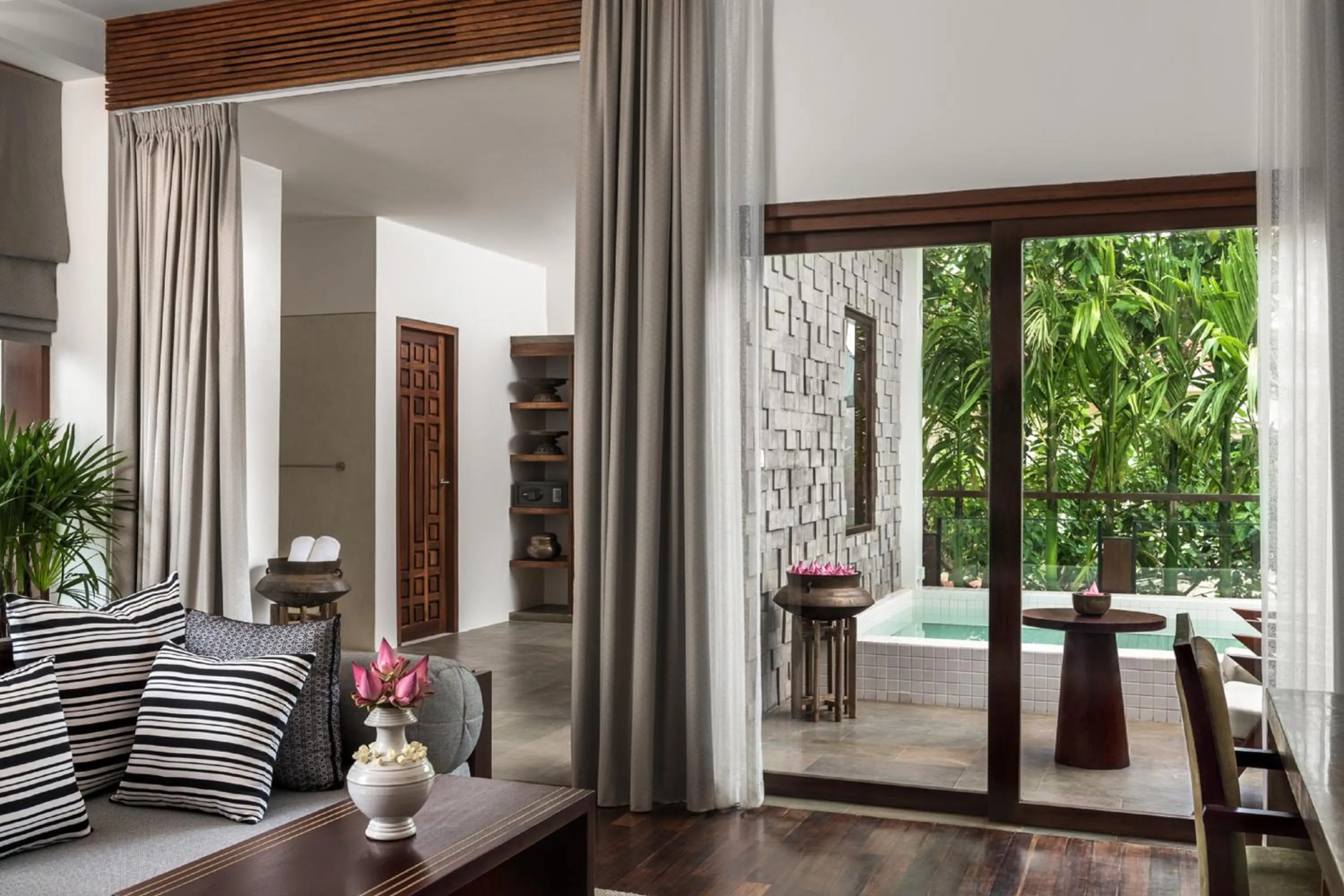 Shower in Jaya House River Park Hotel