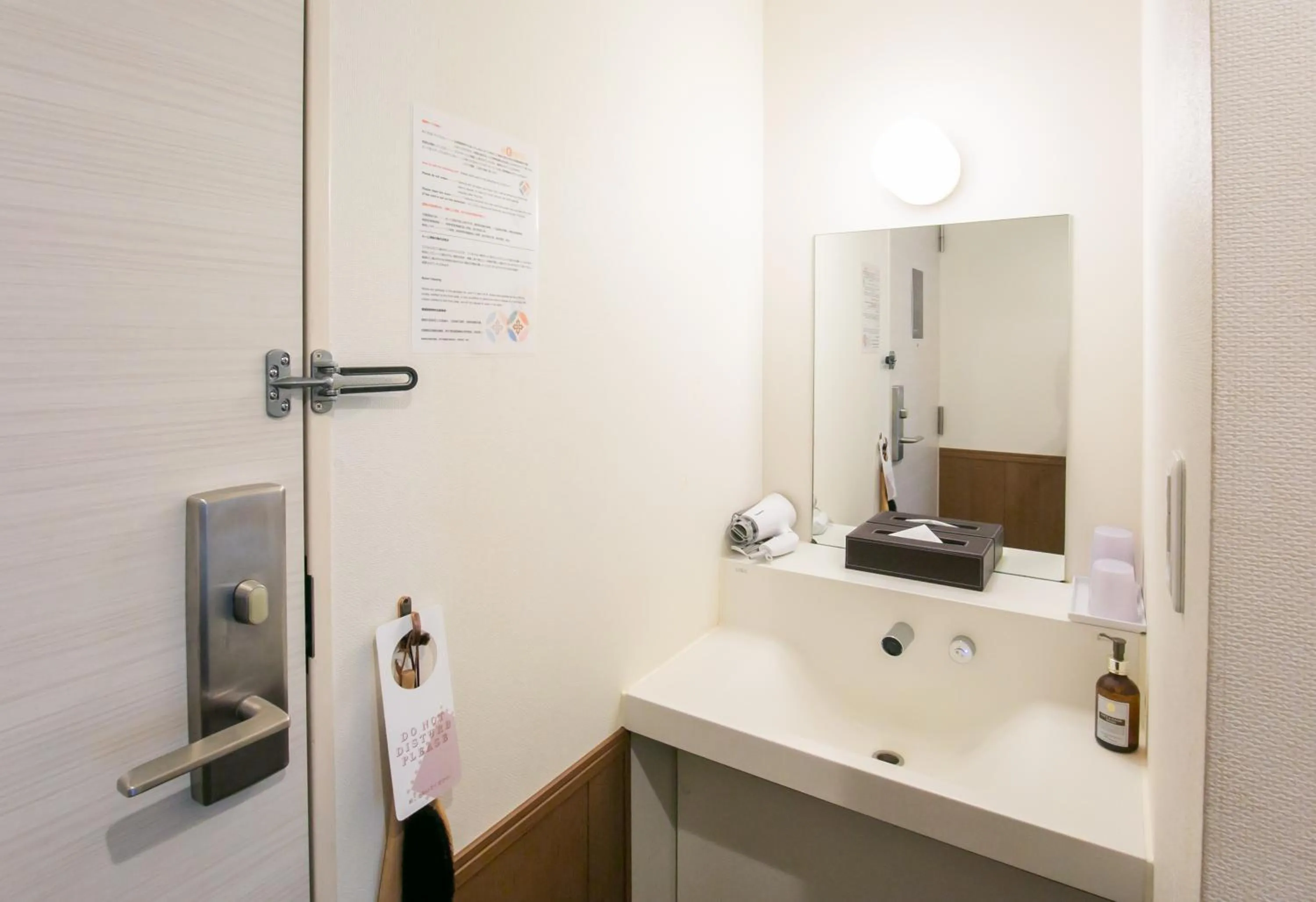 Photo of the whole room in Oak Hotel Edo