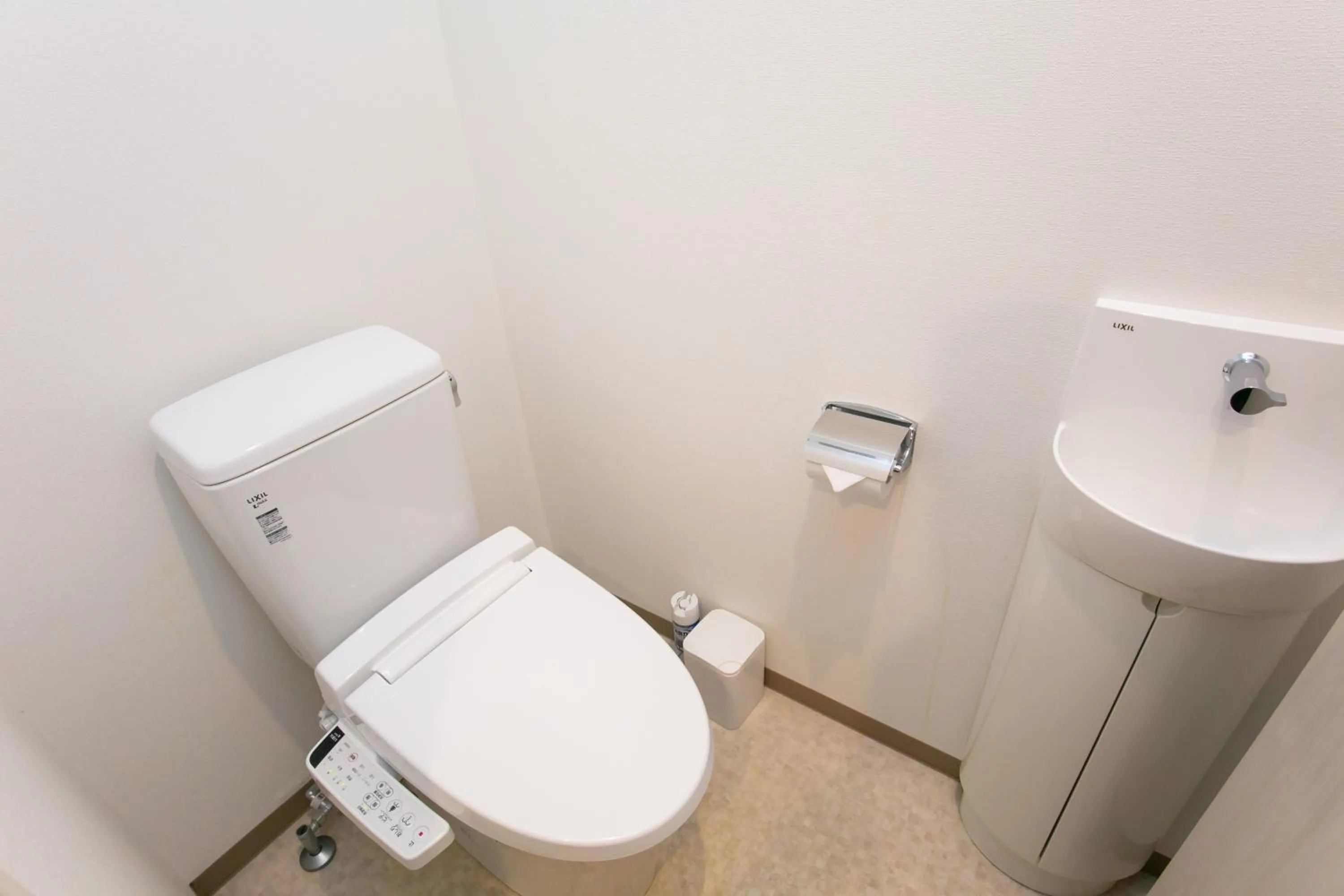 Photo of the whole room in Oak Hotel Edo