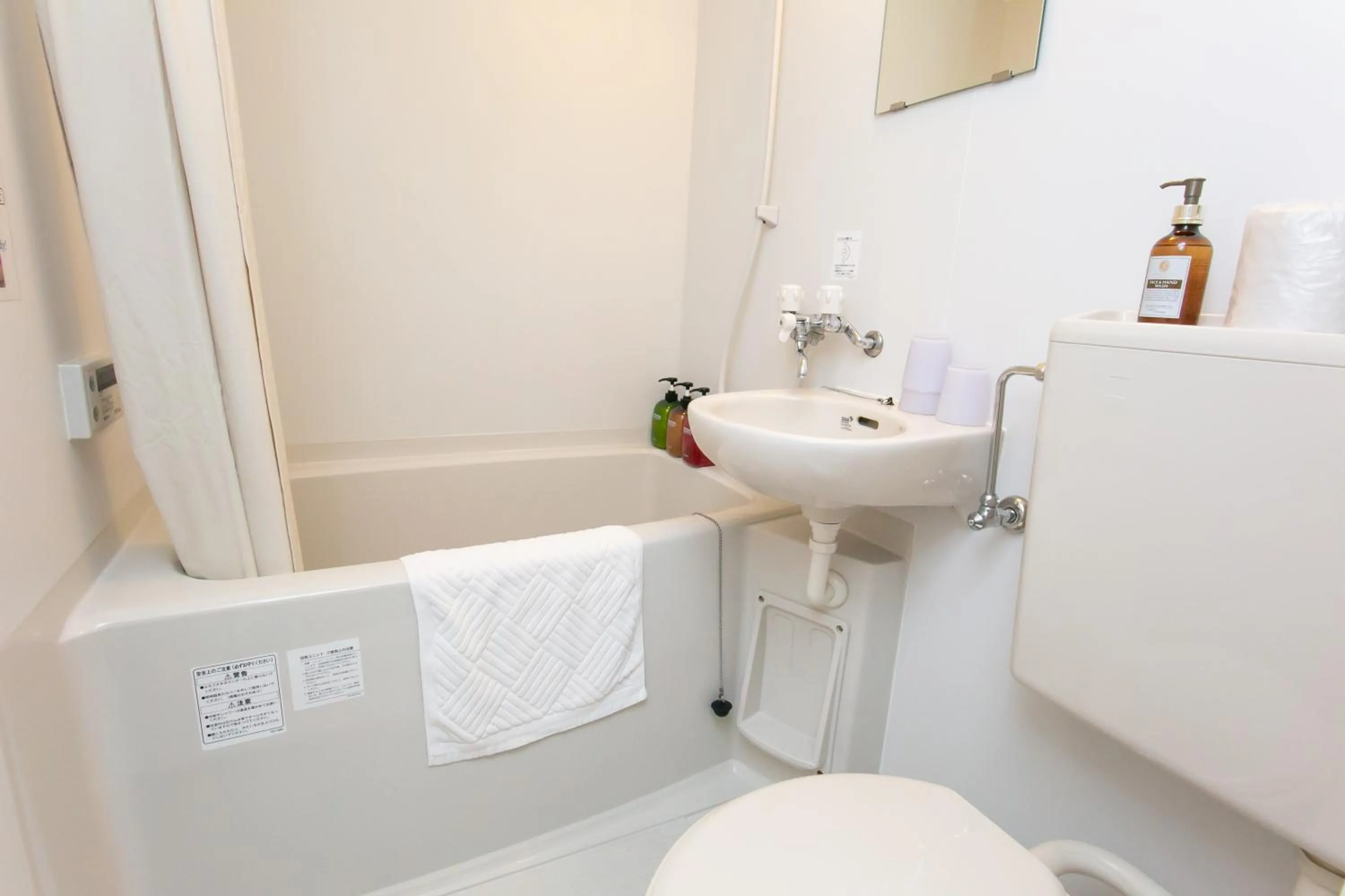 Photo of the whole room in Oak Hotel Edo