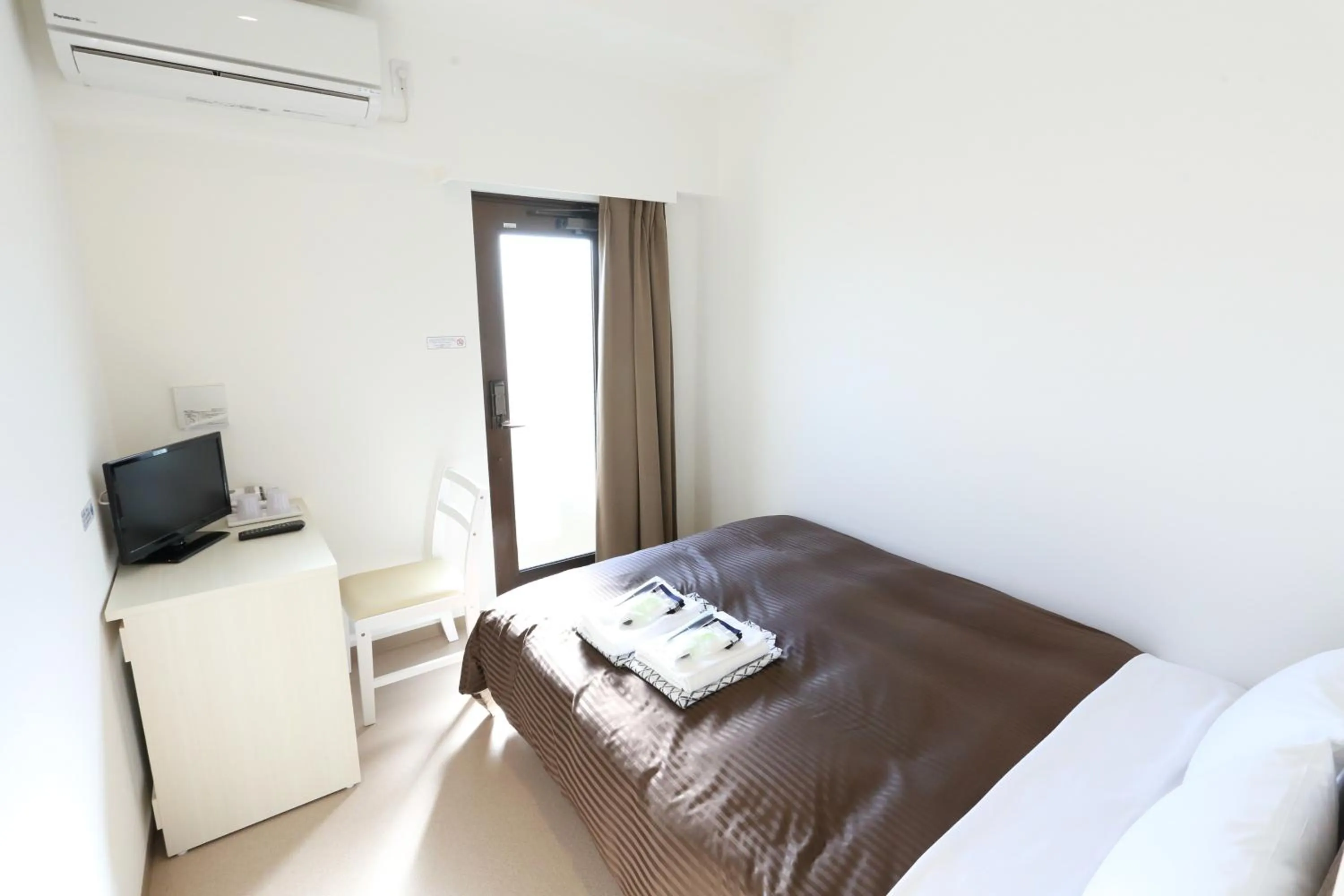 Photo of the whole room, Bed in Oak Hotel Edo