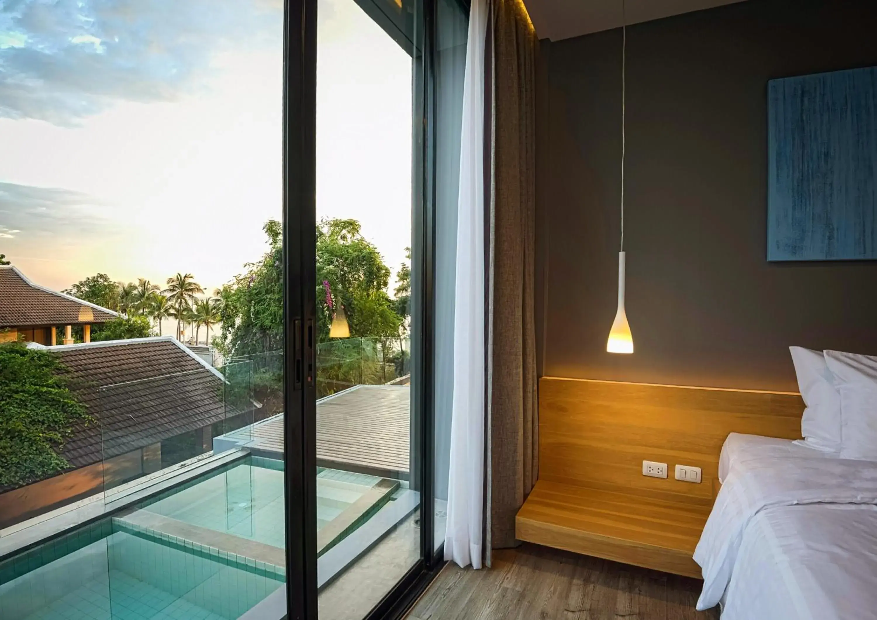 Double Room with Swimming Pool Access in Kalm Bangsaen Hotel Double Room with Swimming Pool Access in Kalm Bangsaen Hotel