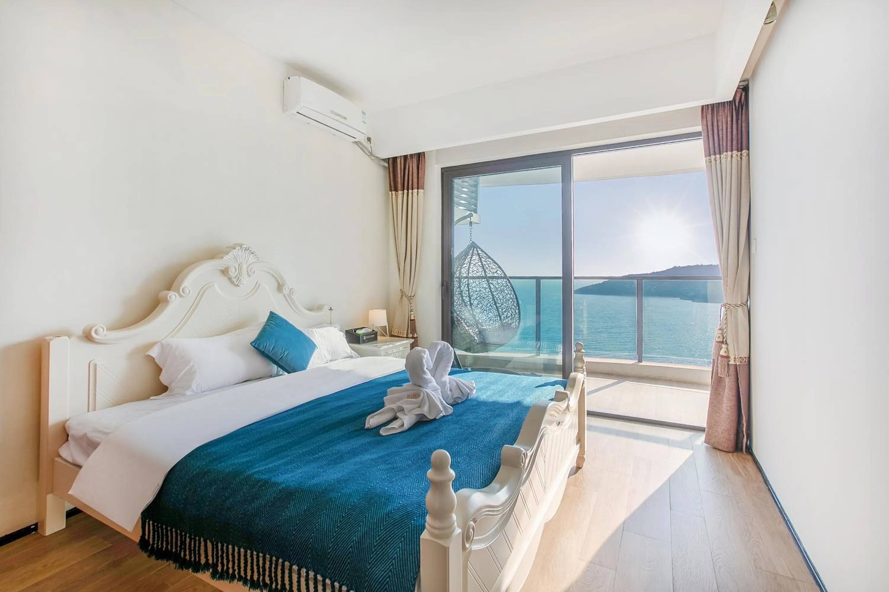 Bed in HuiZhou HuaYangNian Seaview Guesthouse