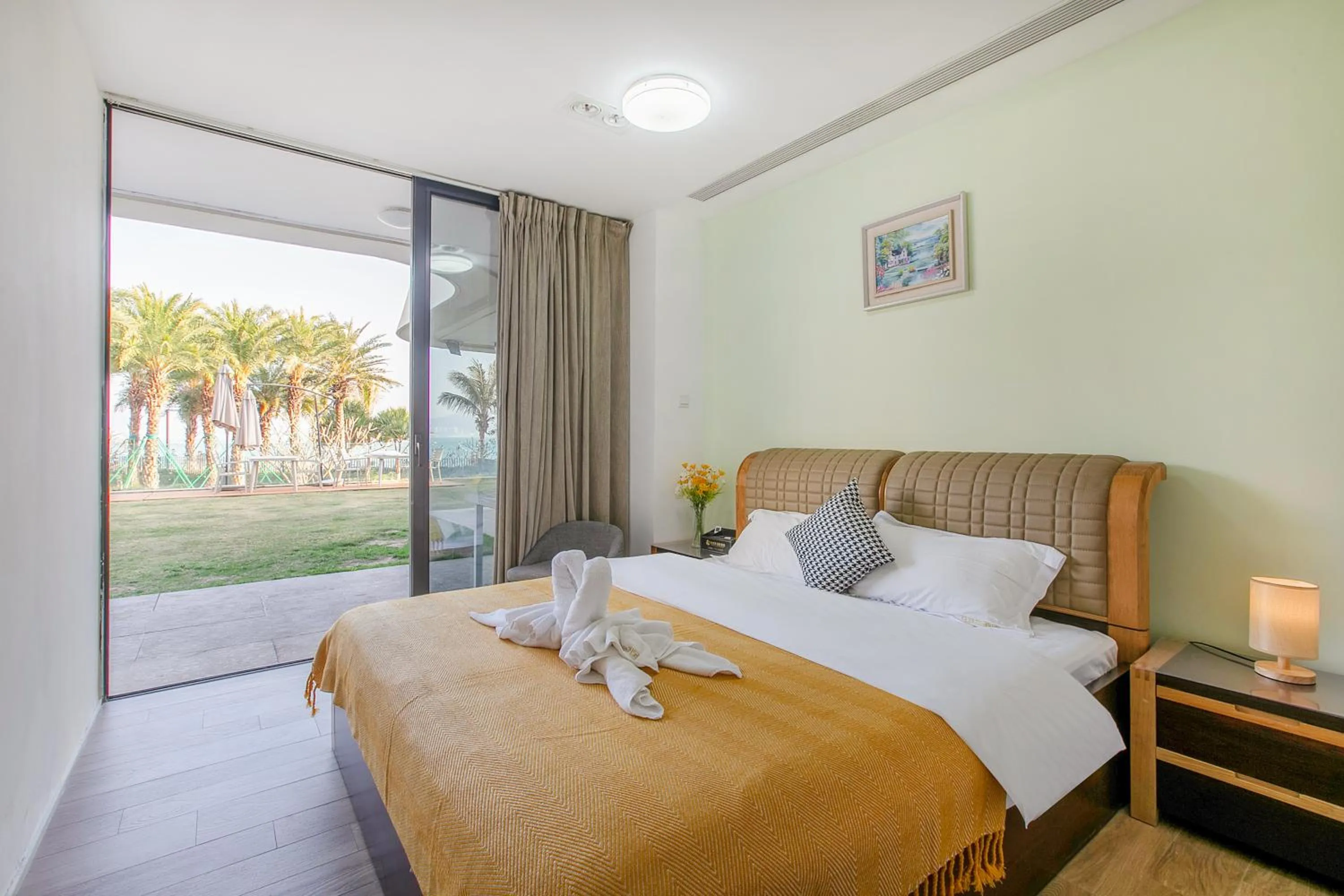 Bed in HuiZhou HuaYangNian Seaview Guesthouse