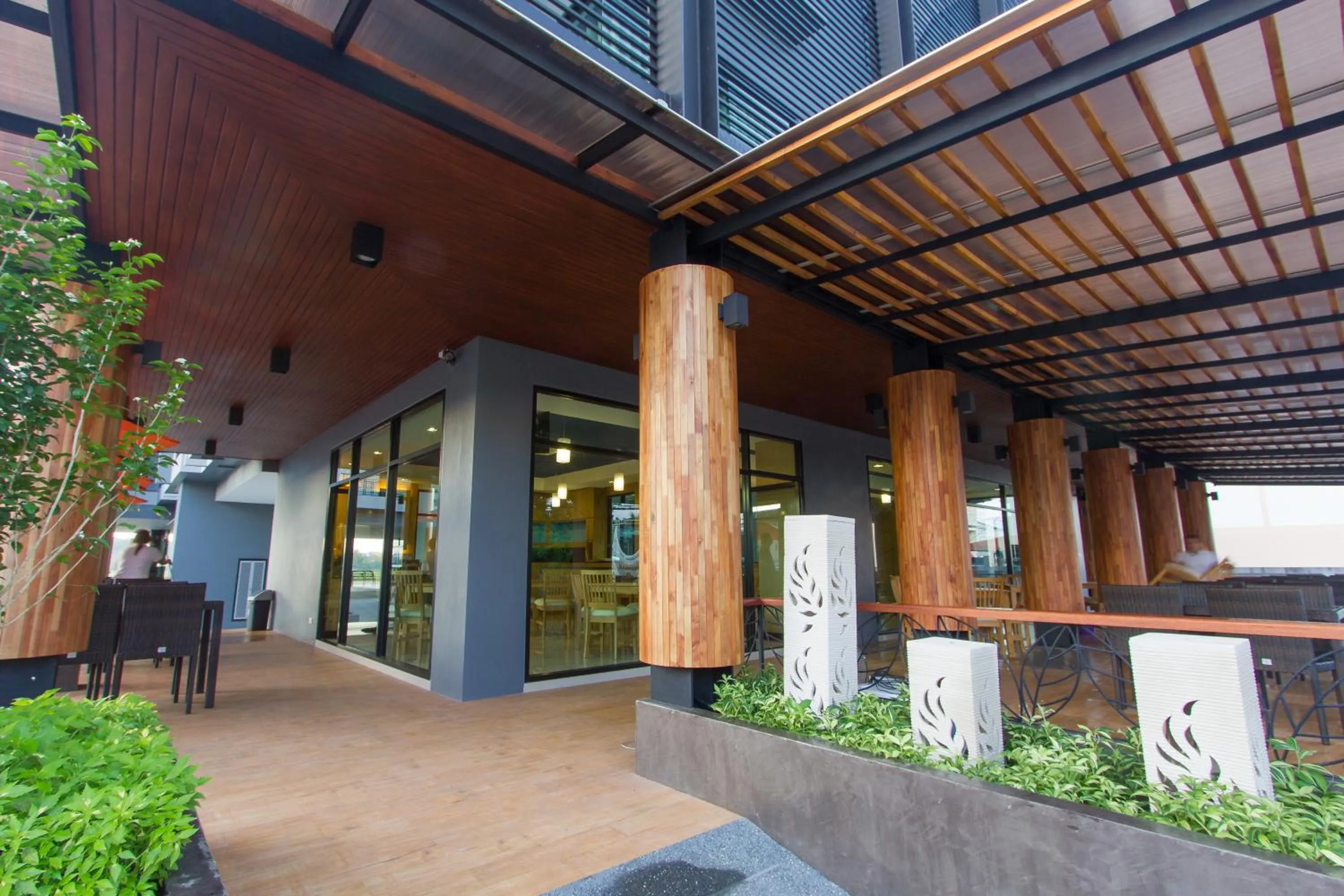 Restaurant/places to eat in Siva Royal Hotel