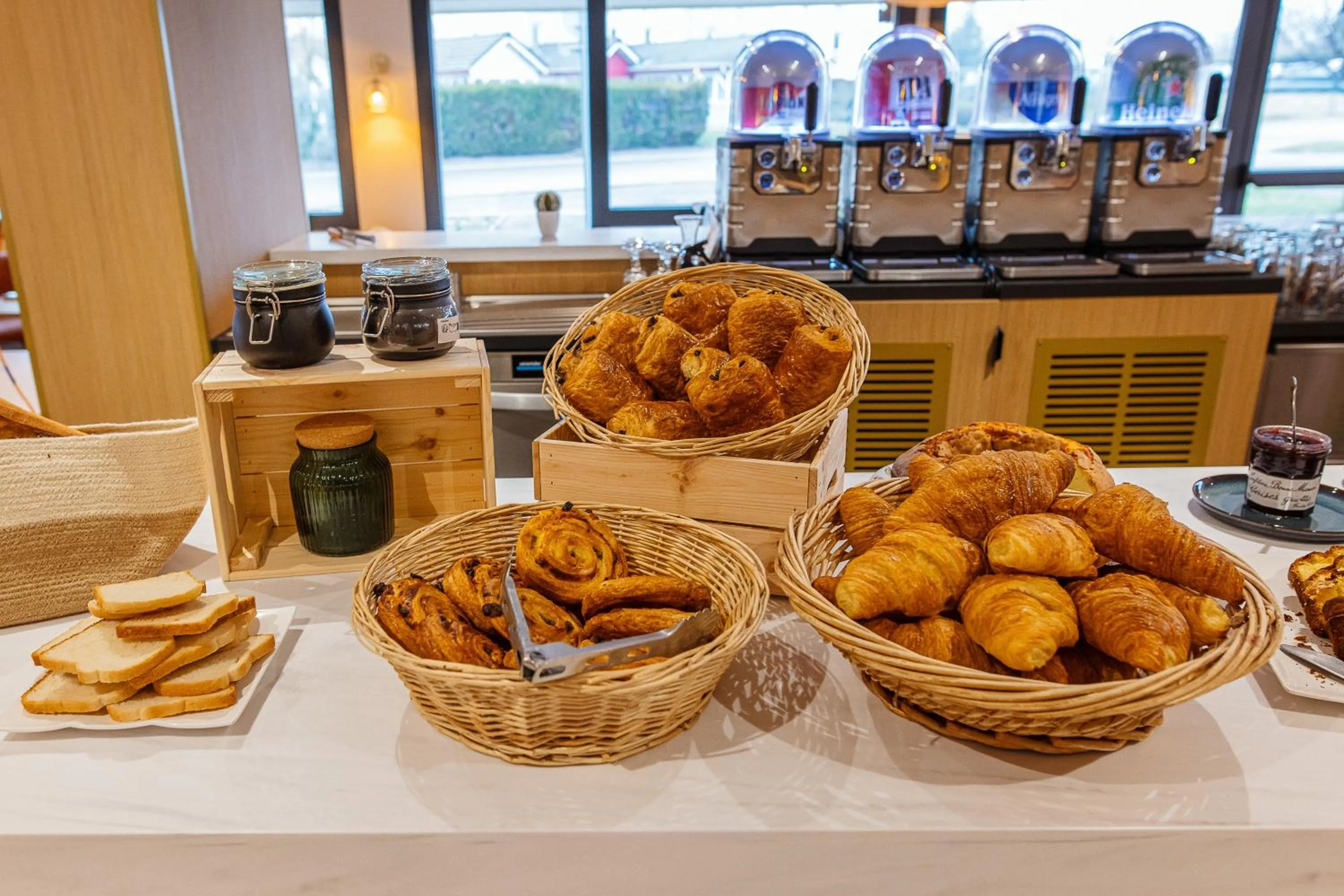 Continental breakfast in B Hotel Troyes Aéroport