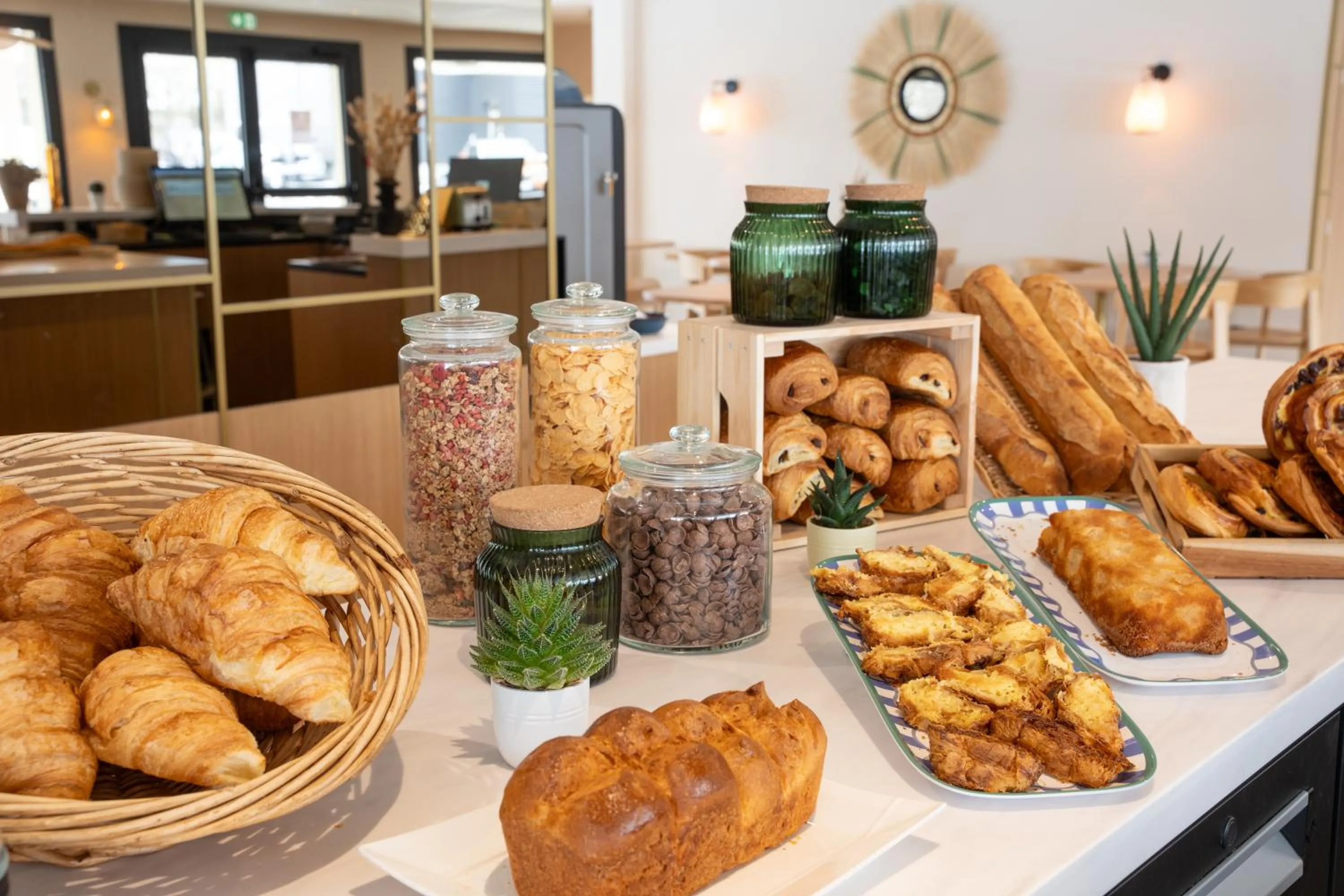Breakfast in B Hotel Troyes Aéroport