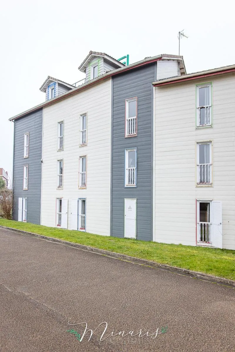 Property building in B Hotel Troyes Aéroport