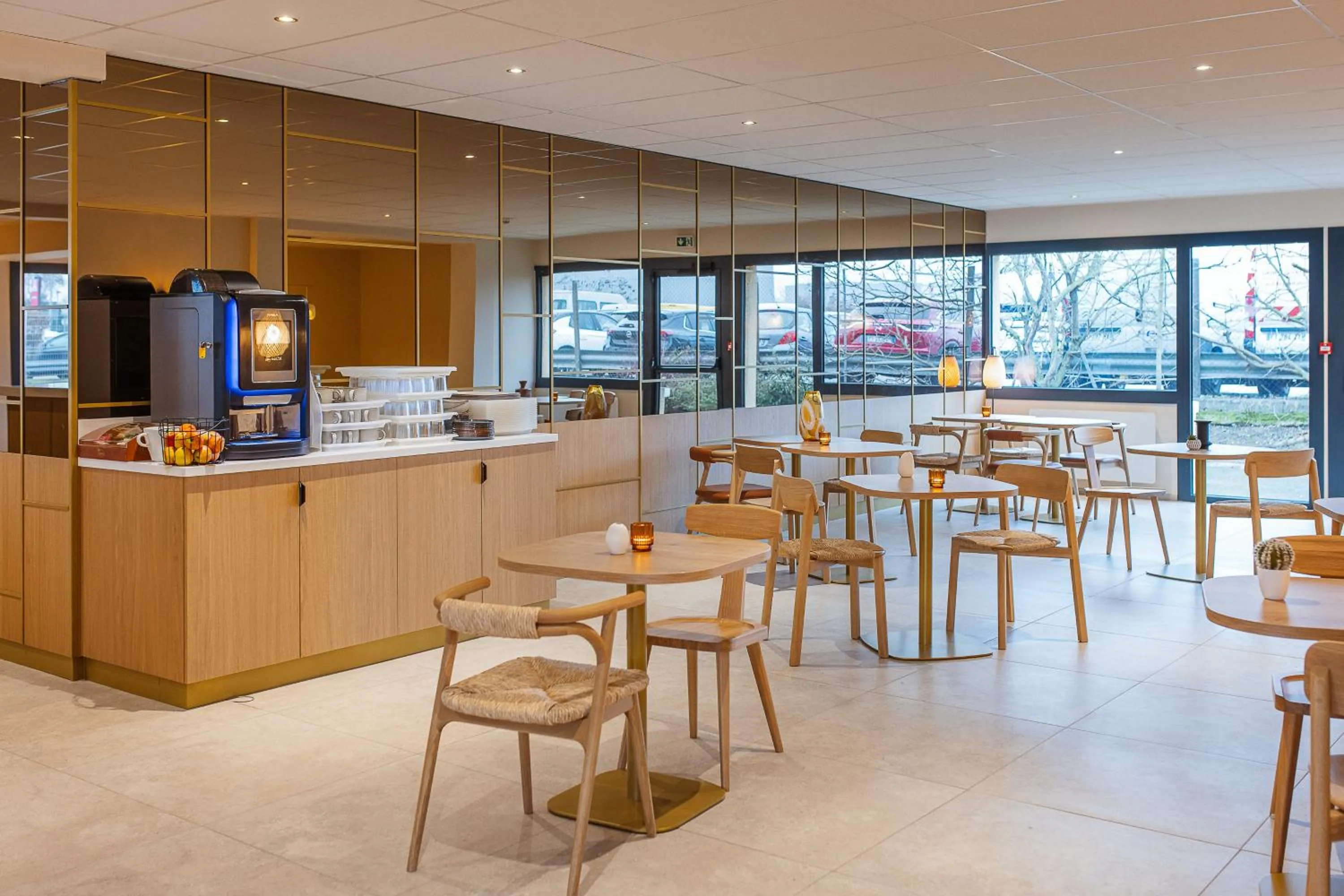 Restaurant/places to eat in B Hotel Troyes Aéroport
