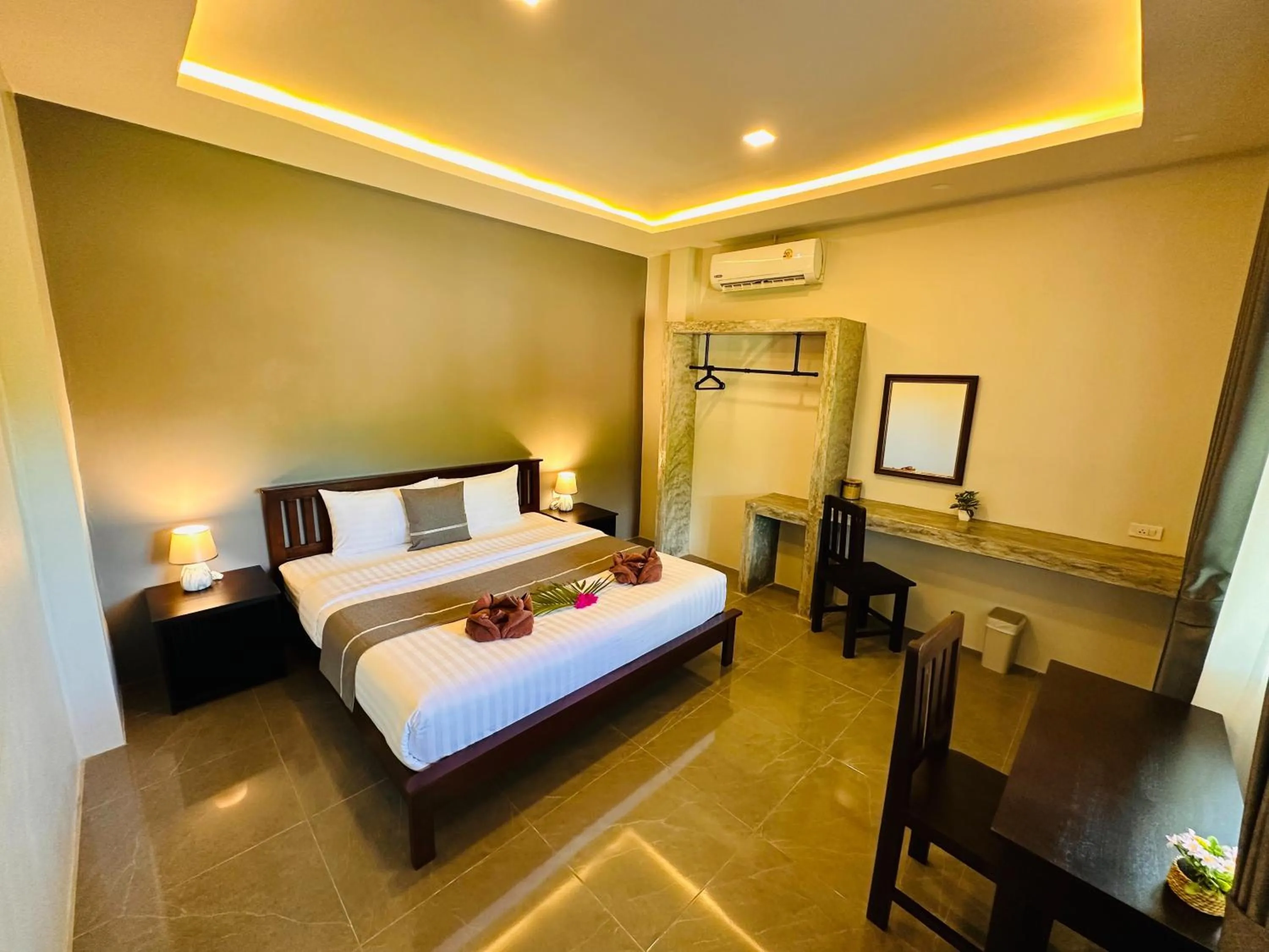 Bed in Lanta Queen Resort