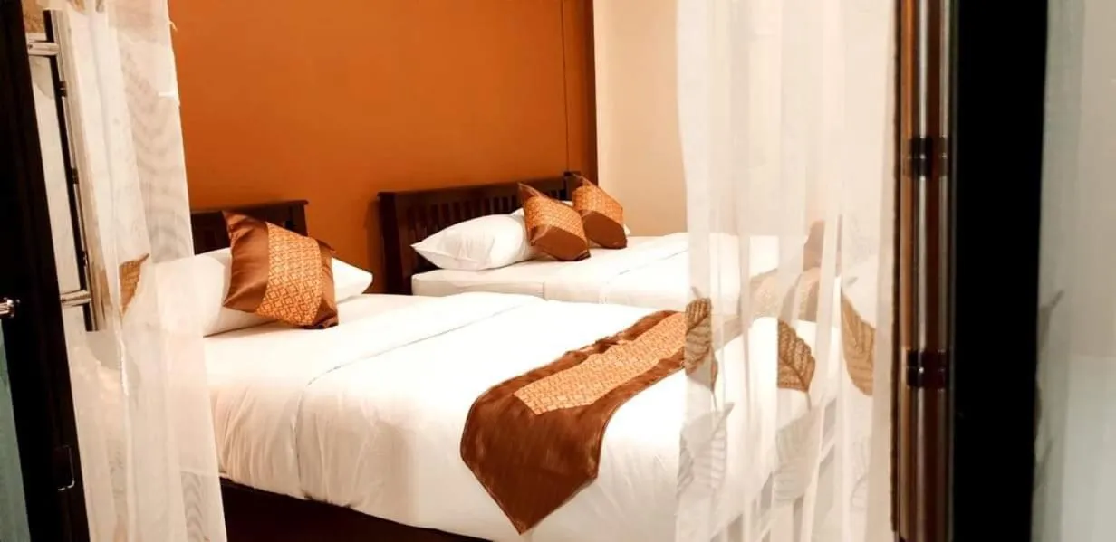 Bed in Lanta Queen Resort