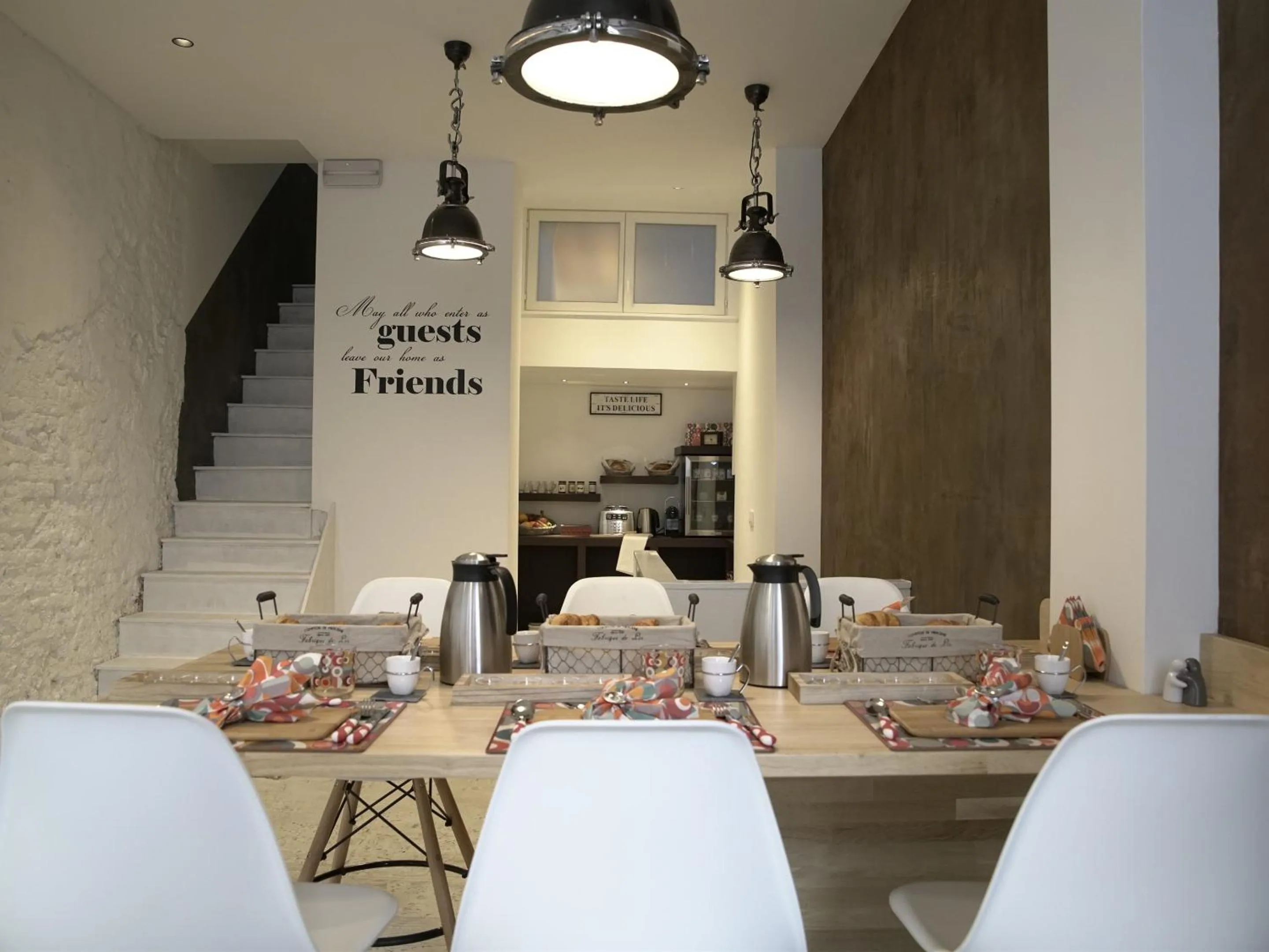 Dining area in B&B Be In Brussels