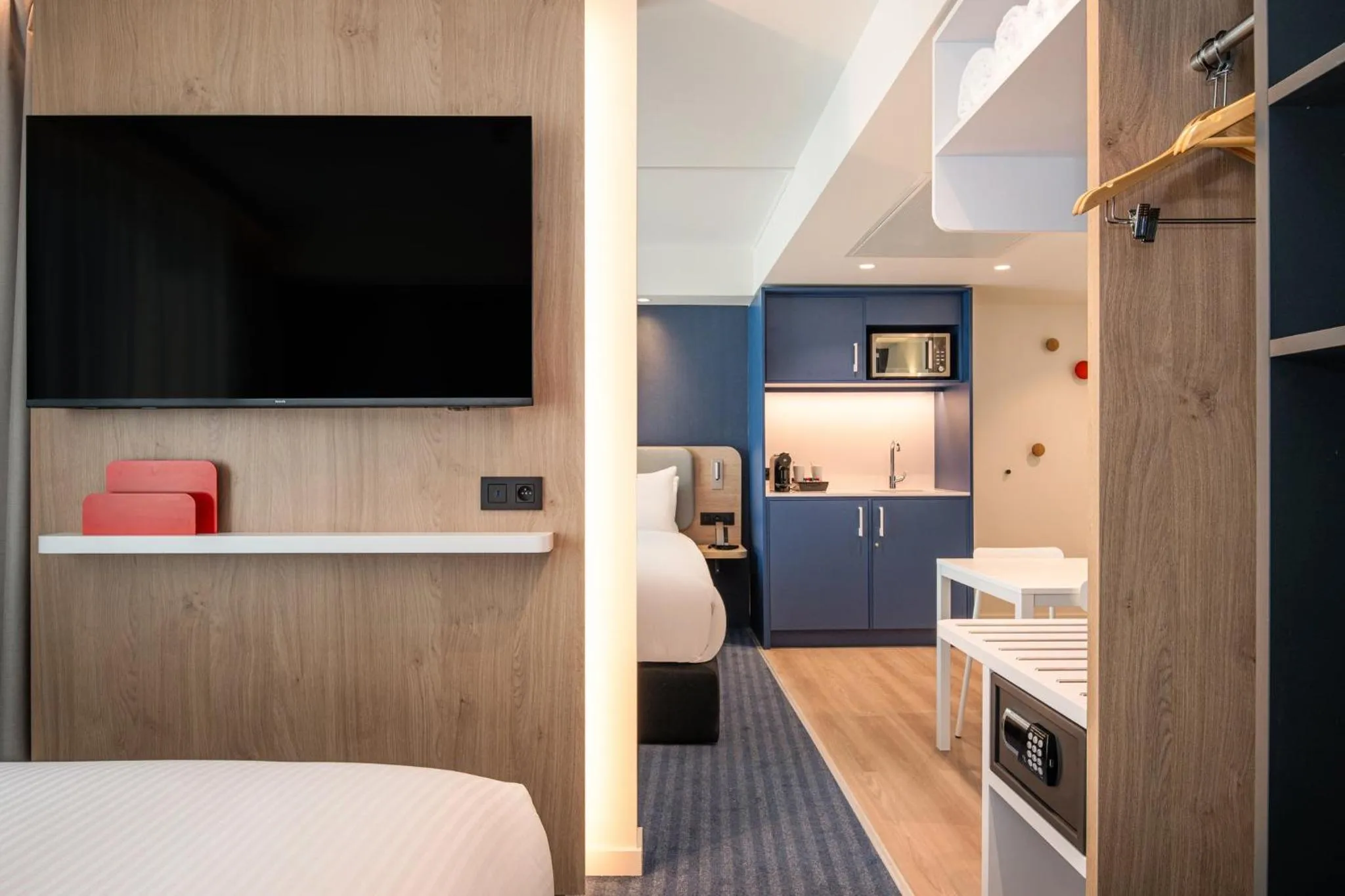 Bedroom, Bed in Holiday Inn Express & Suites Ghent by IHG