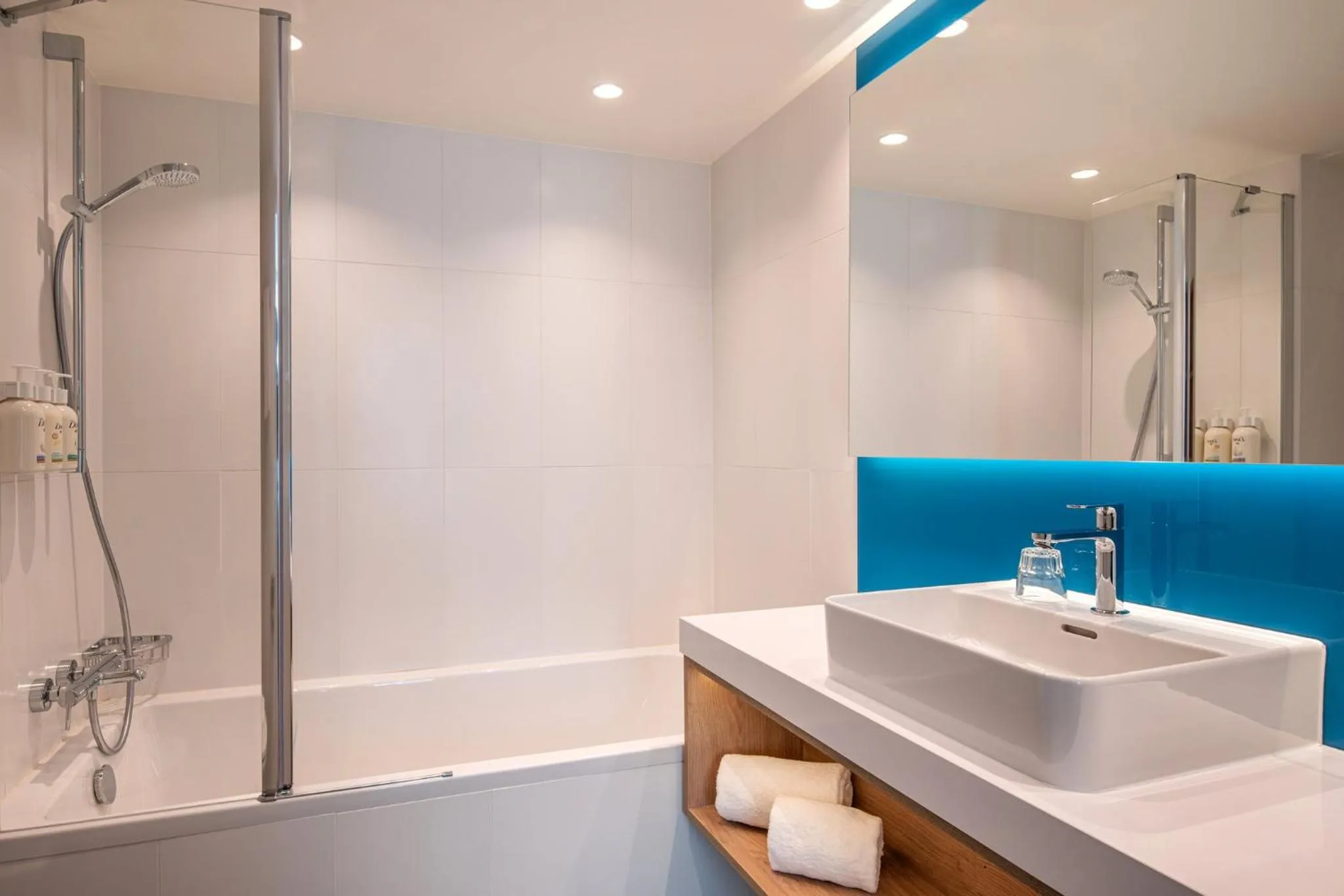 Bathroom in Holiday Inn Express & Suites Ghent by IHG