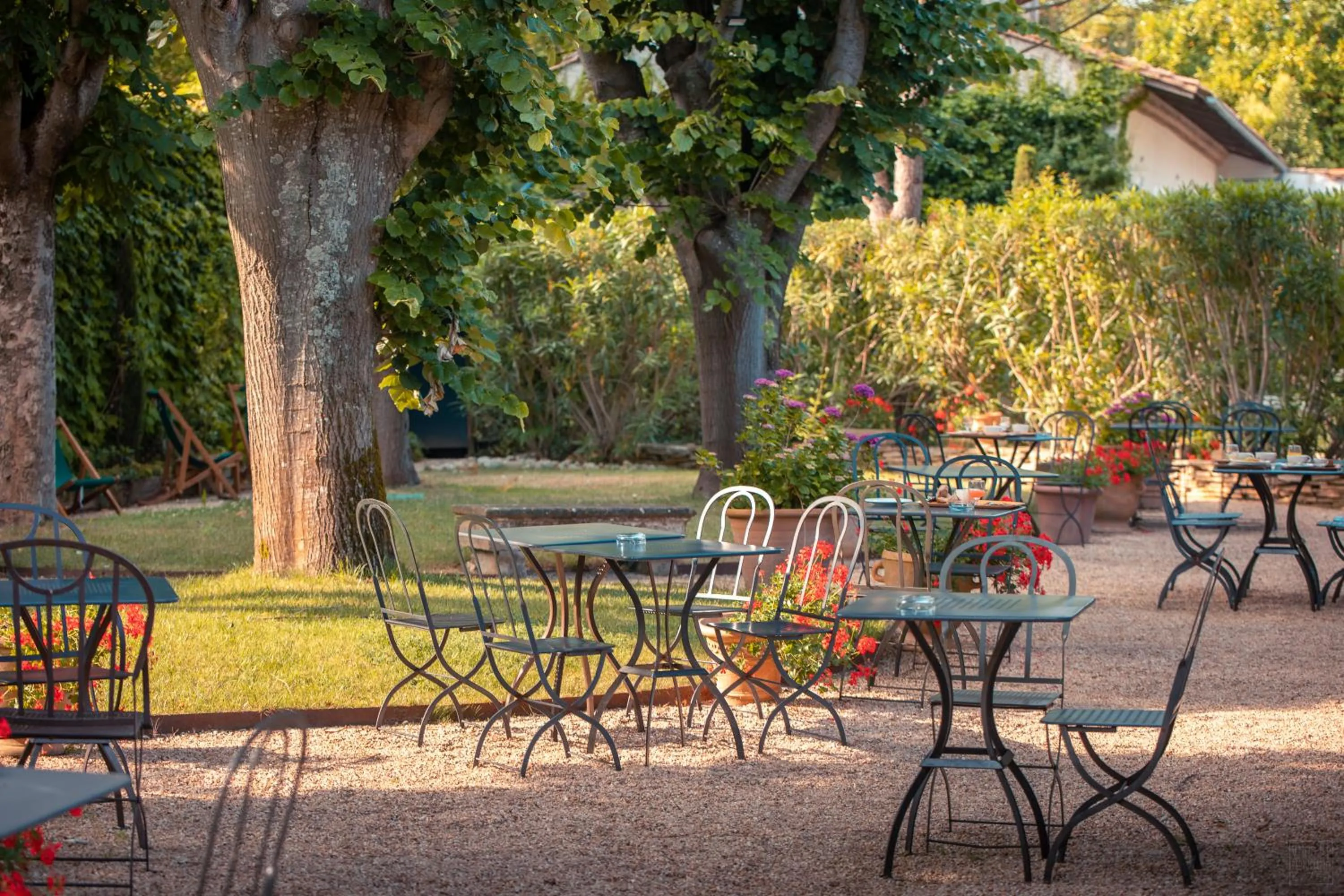 Breakfast in Hôtel Le Donjon - Cœur de La Cité Médiévale