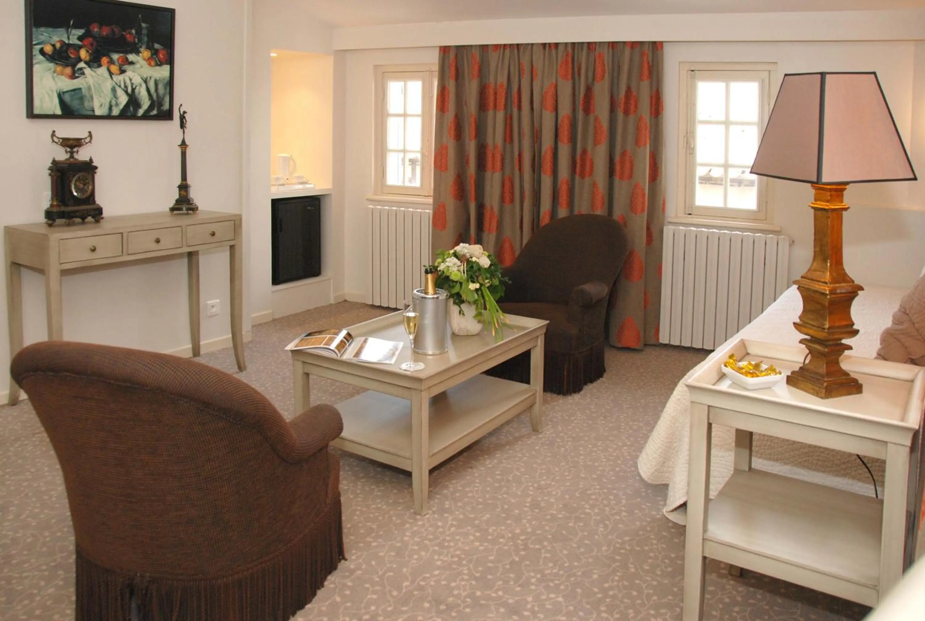 Seating area in Hôtel Le Donjon - Cœur de La Cité Médiévale