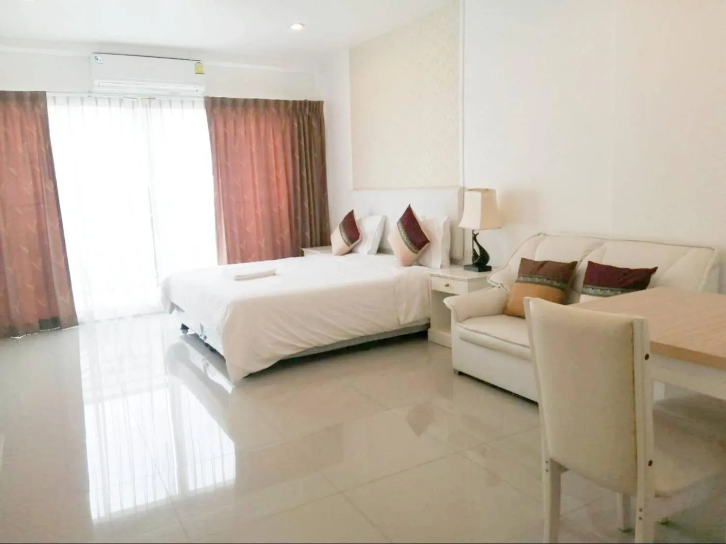 Bed in Maleewan Jomtien