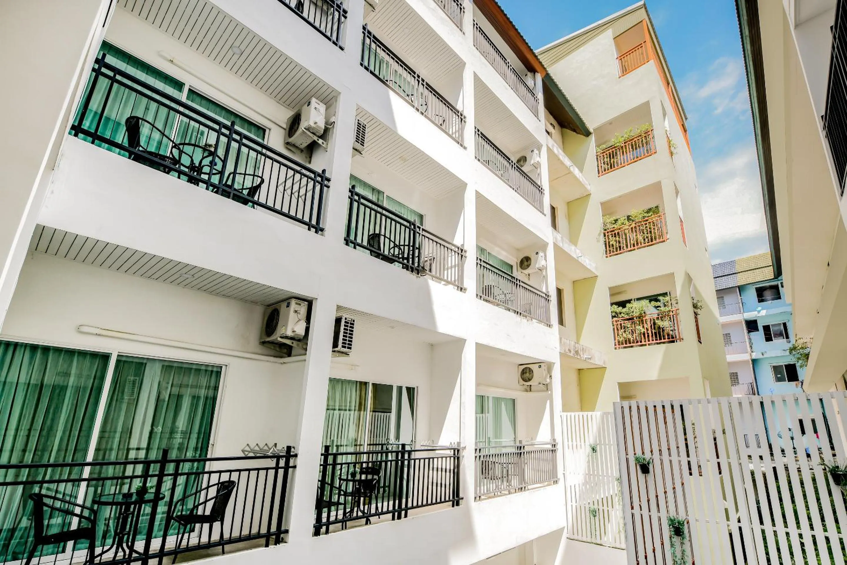 Property building in Maleewan Jomtien