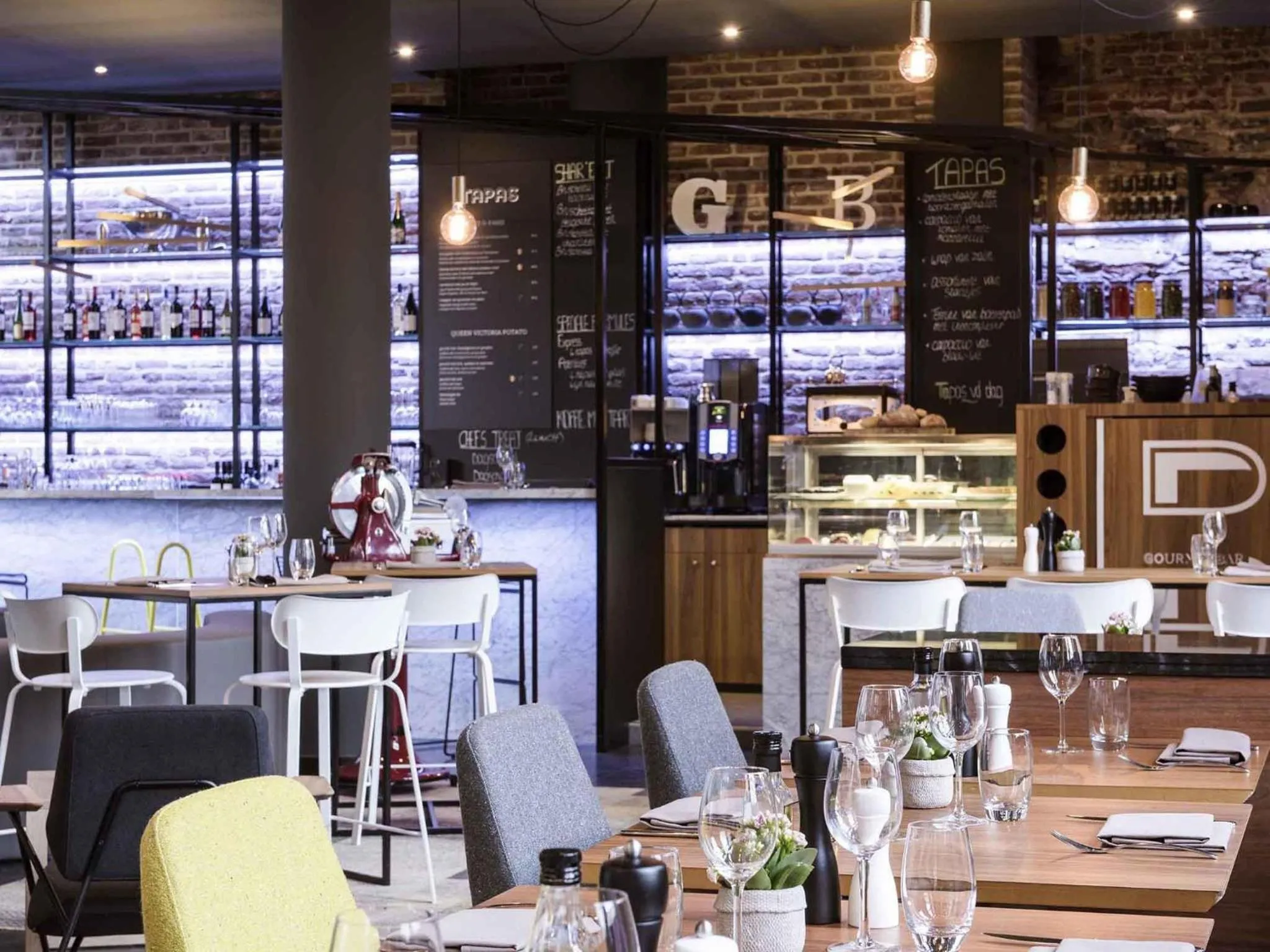 Lounge or bar in Novotel Gent Centrum