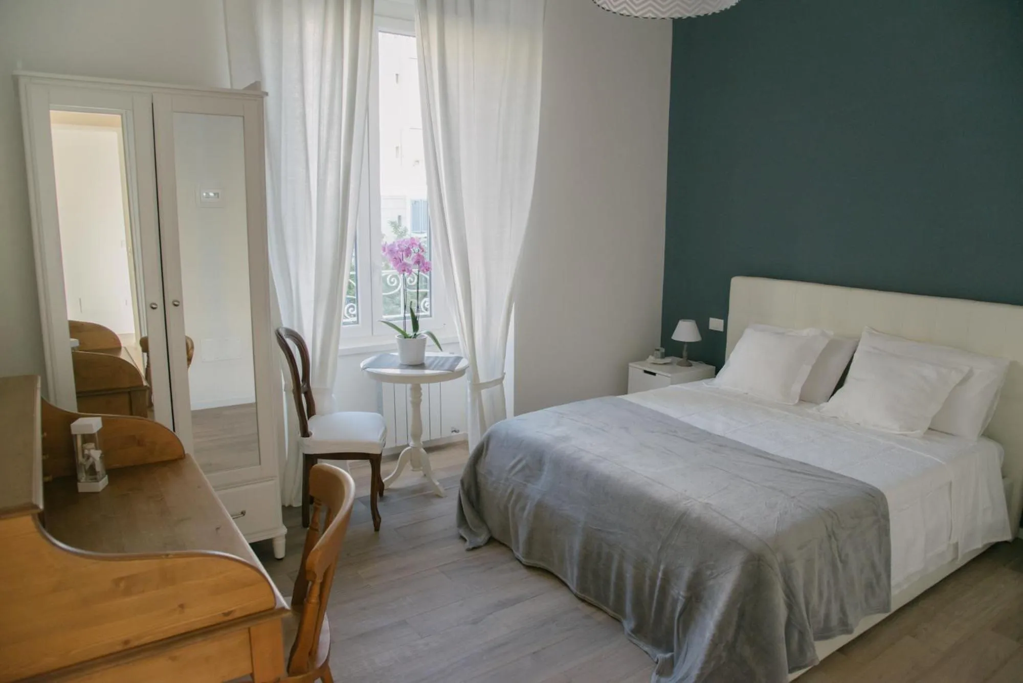 Photo of the whole room, Bed in Vatican Garden Rooms