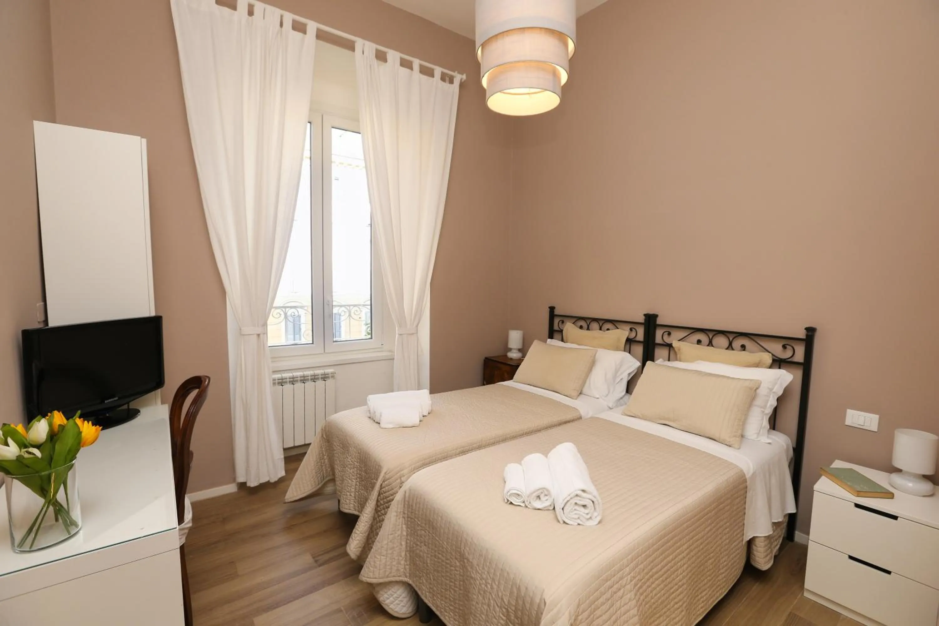 Photo of the whole room, Bed in Vatican Garden Rooms