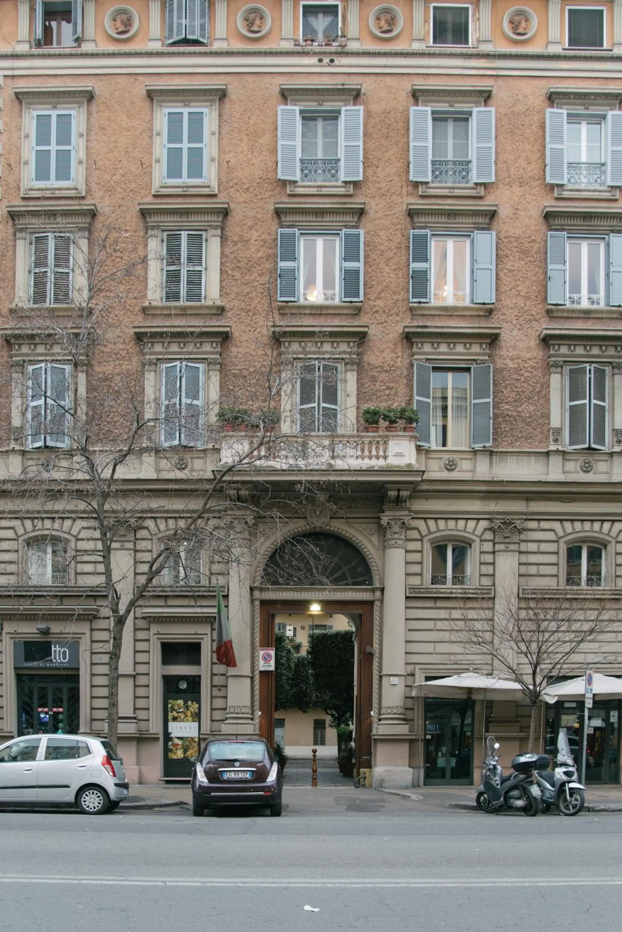 Facade/entrance in Vatican Garden Rooms
