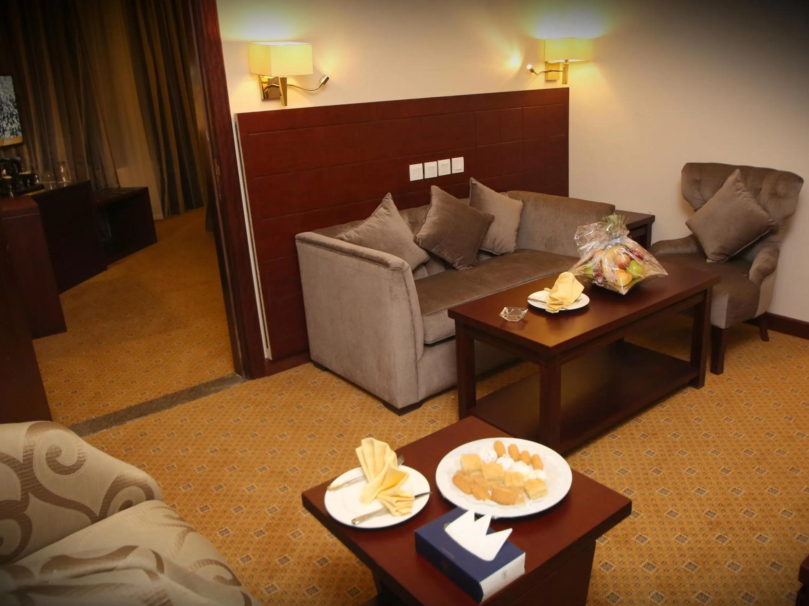 Food and drinks in Al Aqeeq Al Rawda Hotel by Abu Al Joud