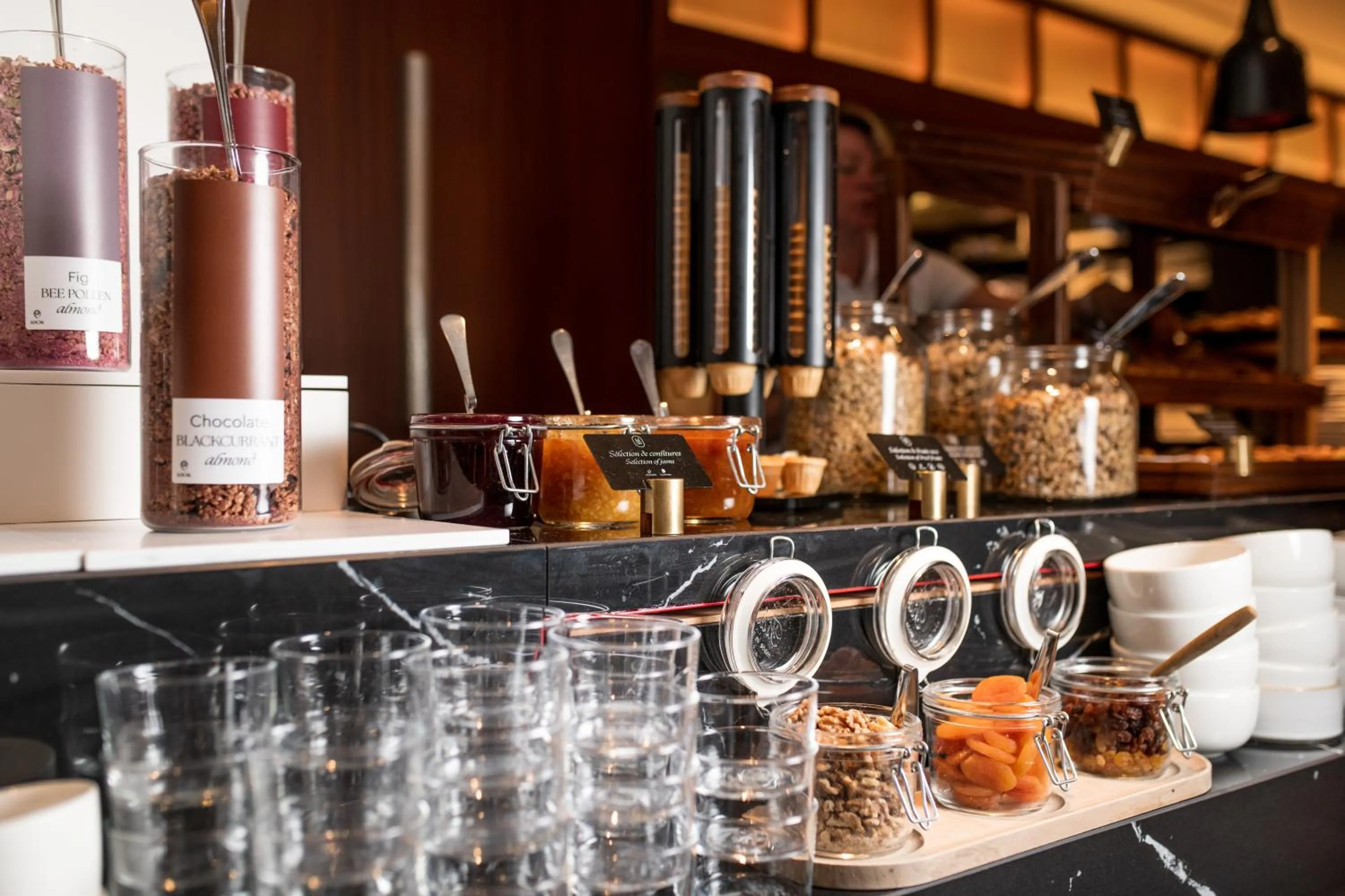 Food and drinks in Le Louise Hotel Brussels - MGallery Collection