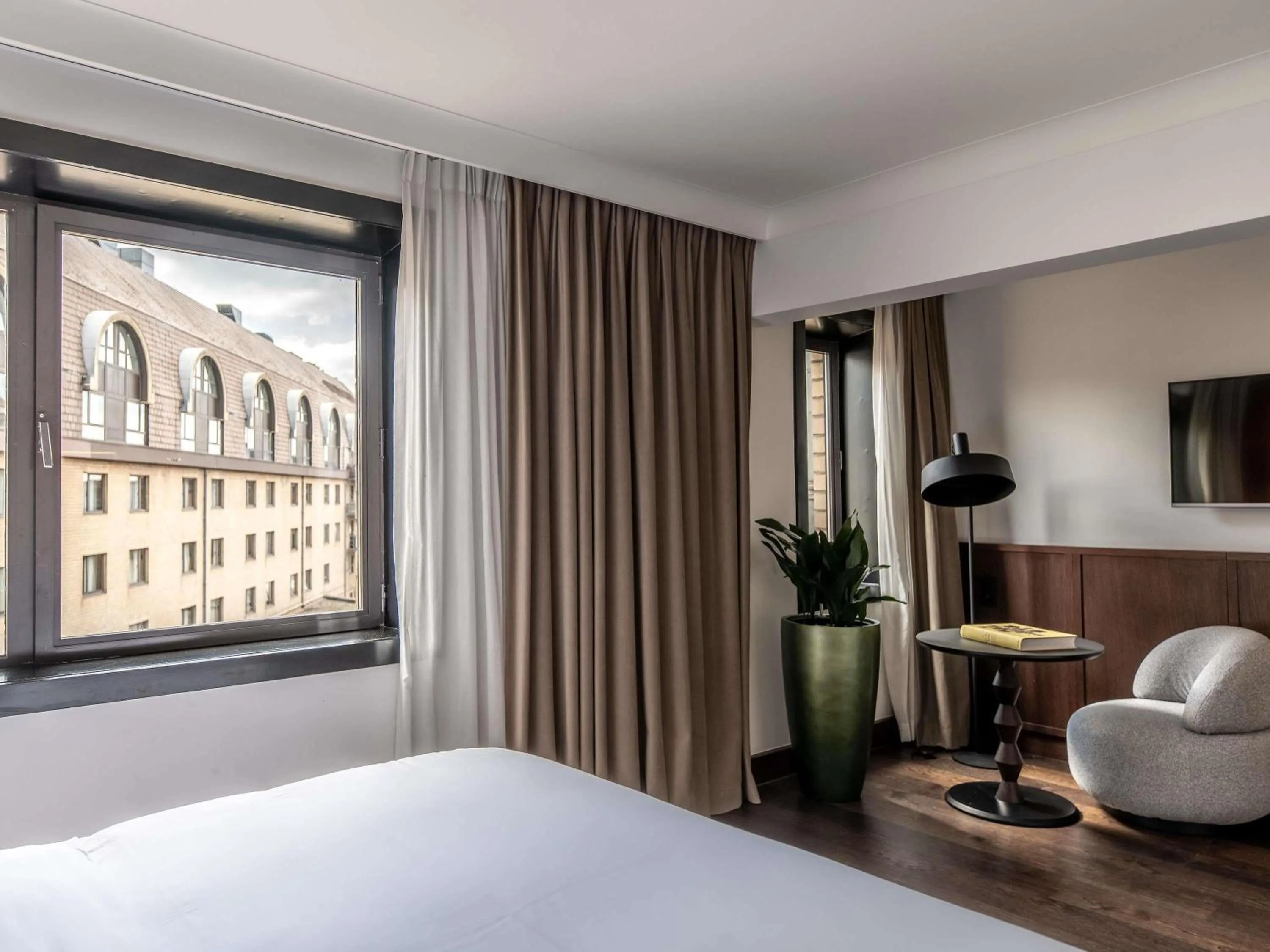 Bedroom, Bed in Le Louise Hotel Brussels - MGallery Collection